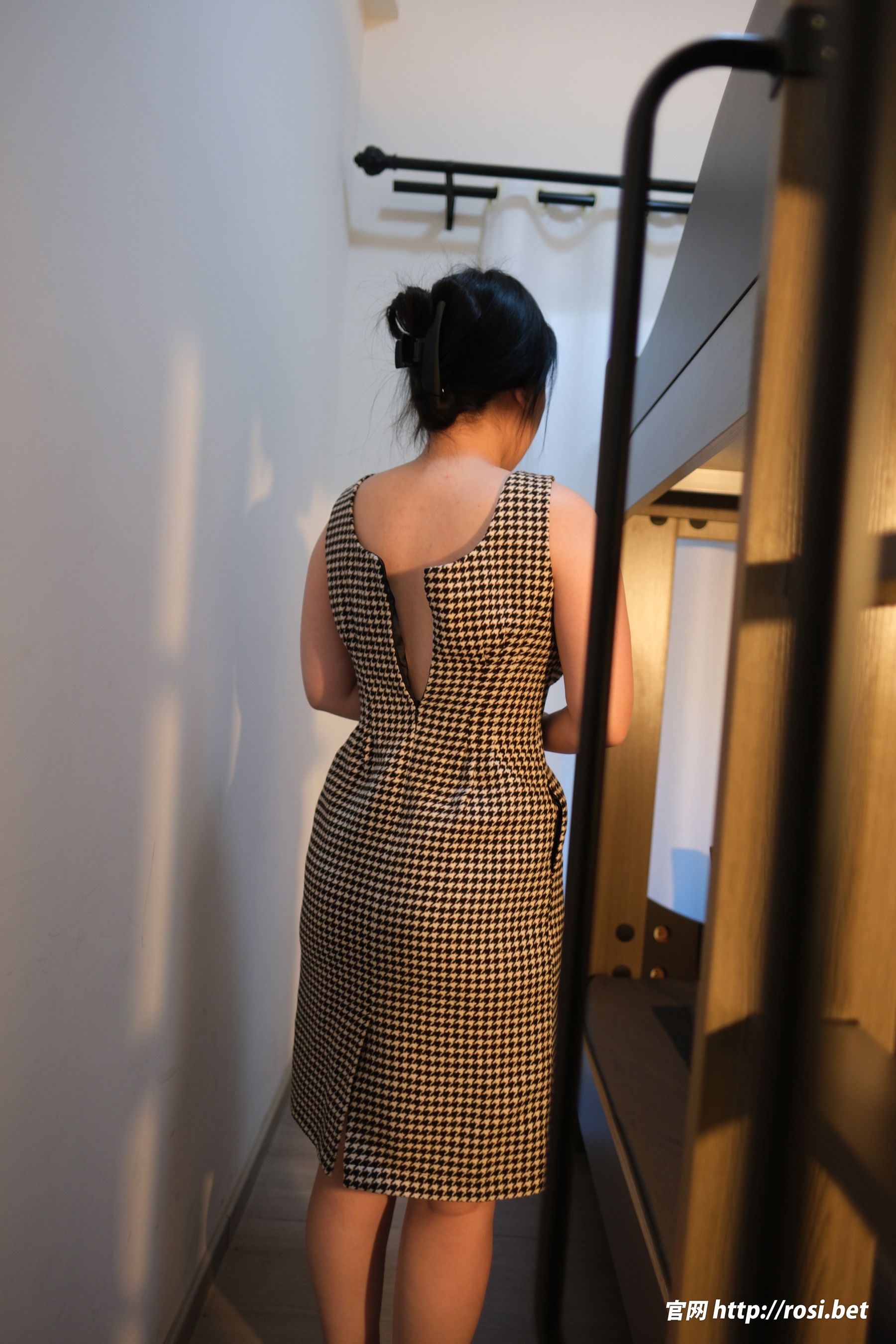 [ROSI写真] 2025.11.04 NO.5083/(89P)