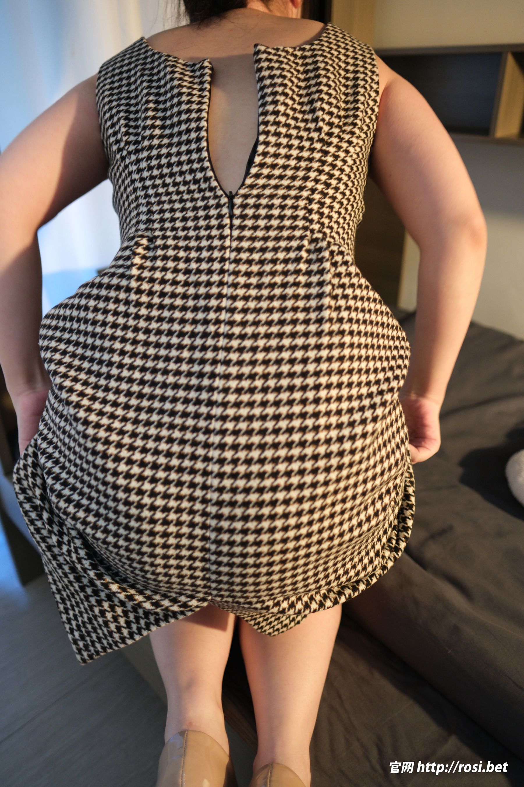 [ROSI写真] 2025.11.04 NO.5083/(89P)