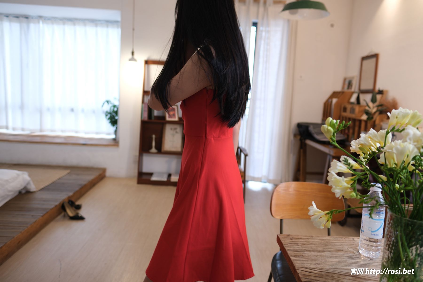 [ROSI写真] 2025.11.09 NO.5088/(69P)