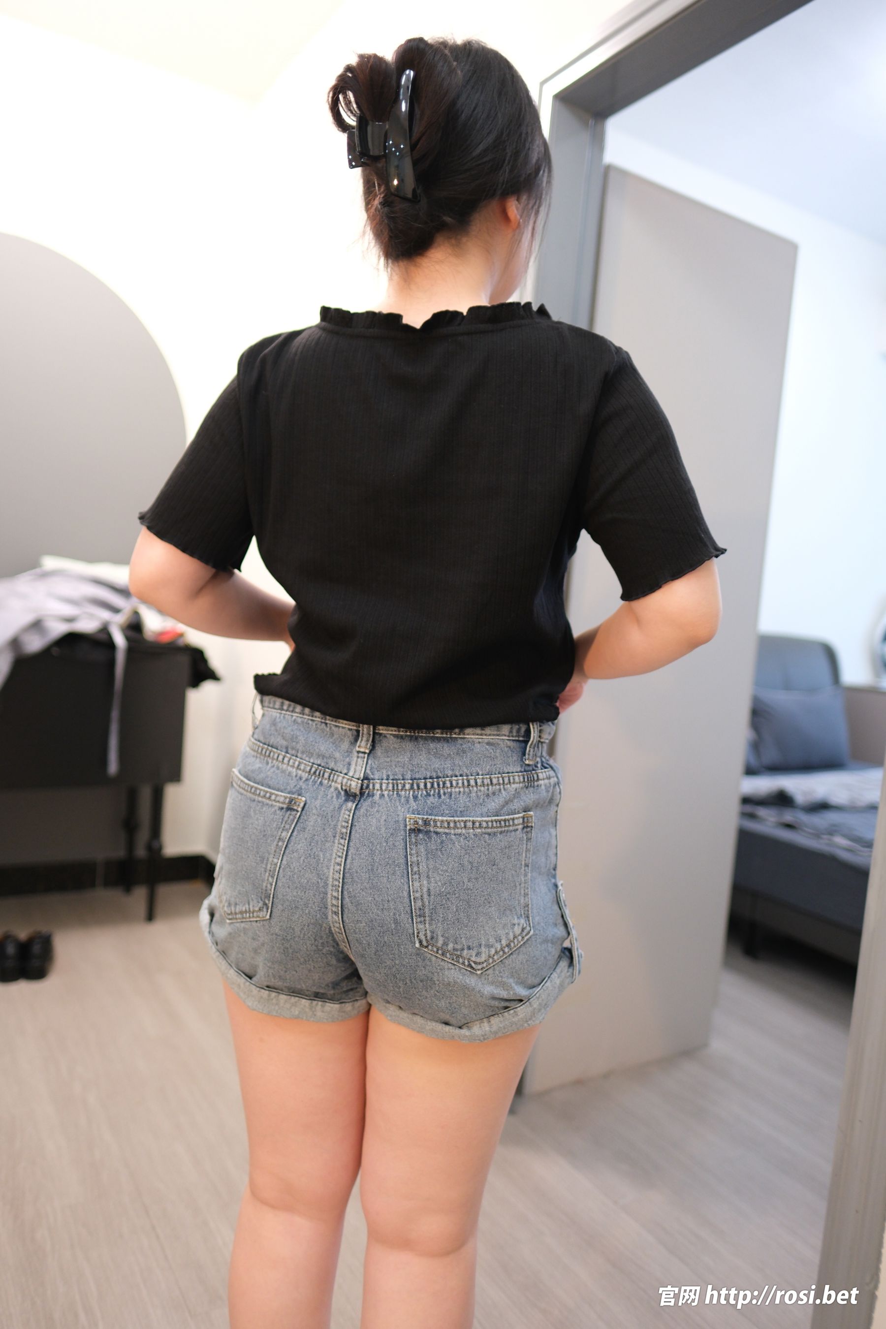 [ROSI写真] 2025.10.29 NO.5077/(101P)