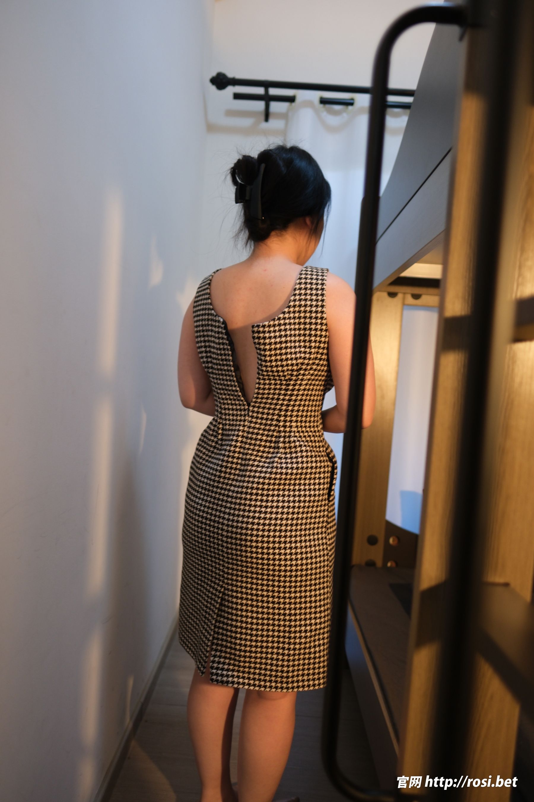 [ROSI写真] 2025.11.04 NO.5083/(89P)