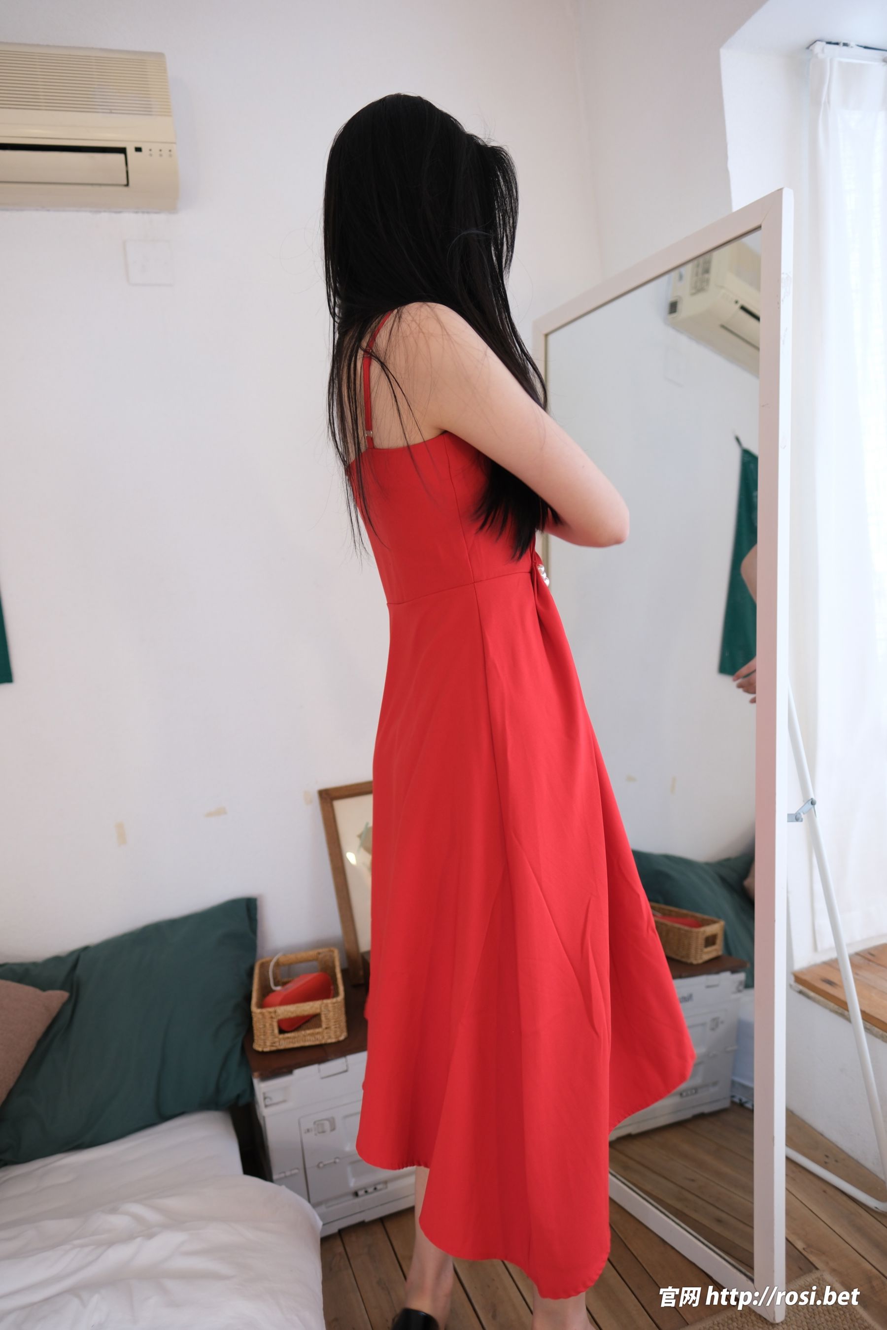 [ROSI写真] 2025.11.09 NO.5088/(69P)