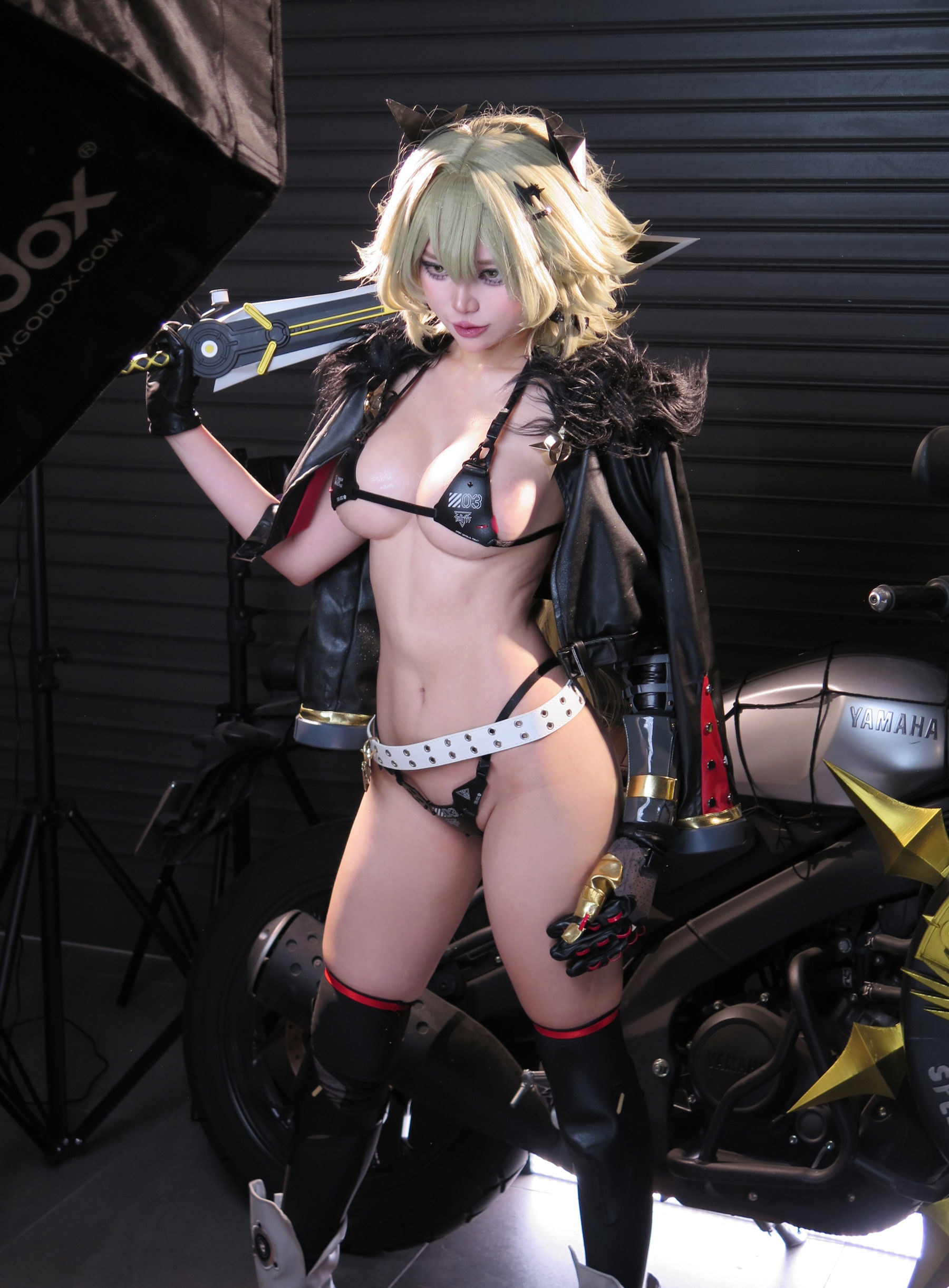 ZinieQ - Caesar King/(42P)