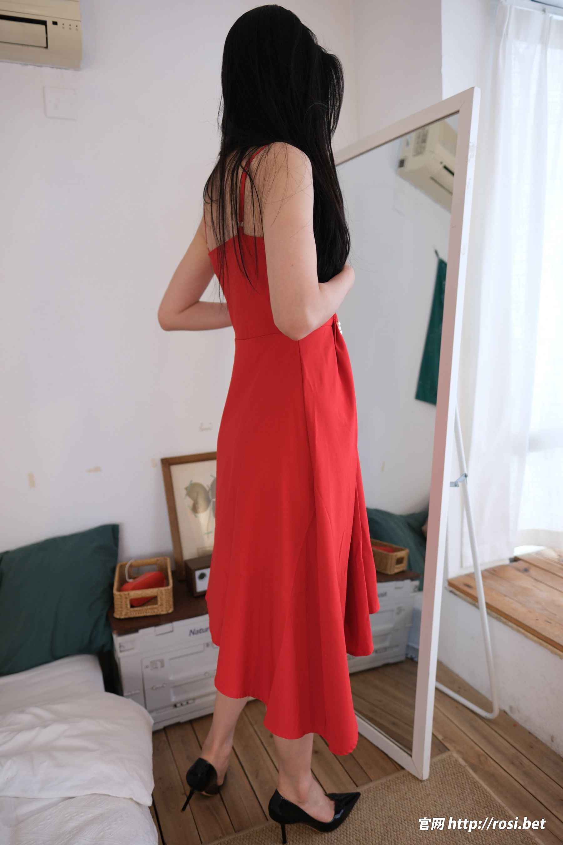 [ROSI写真] 2025.11.09 NO.5088/(69P)