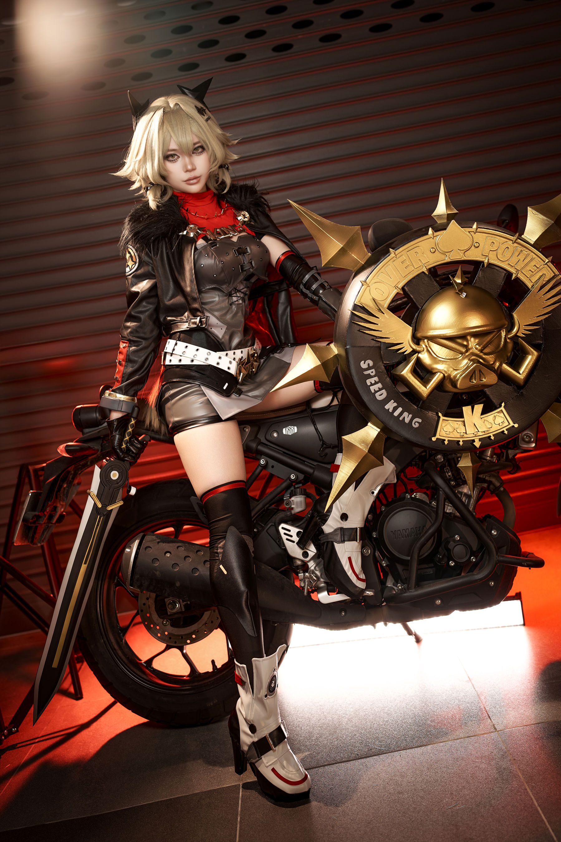 ZinieQ - Caesar King/(42P)