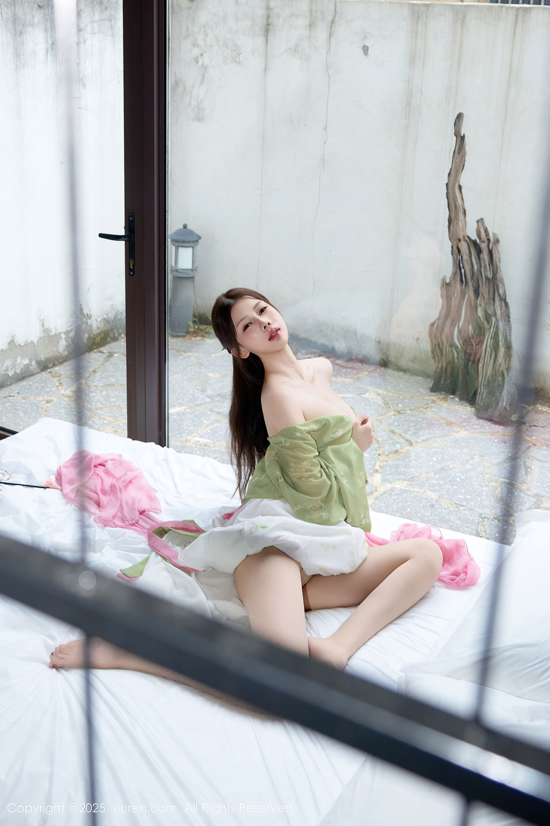 [秀人XiuRen] 2025.09.30 No.10834 尹甜甜sunny/(83P)