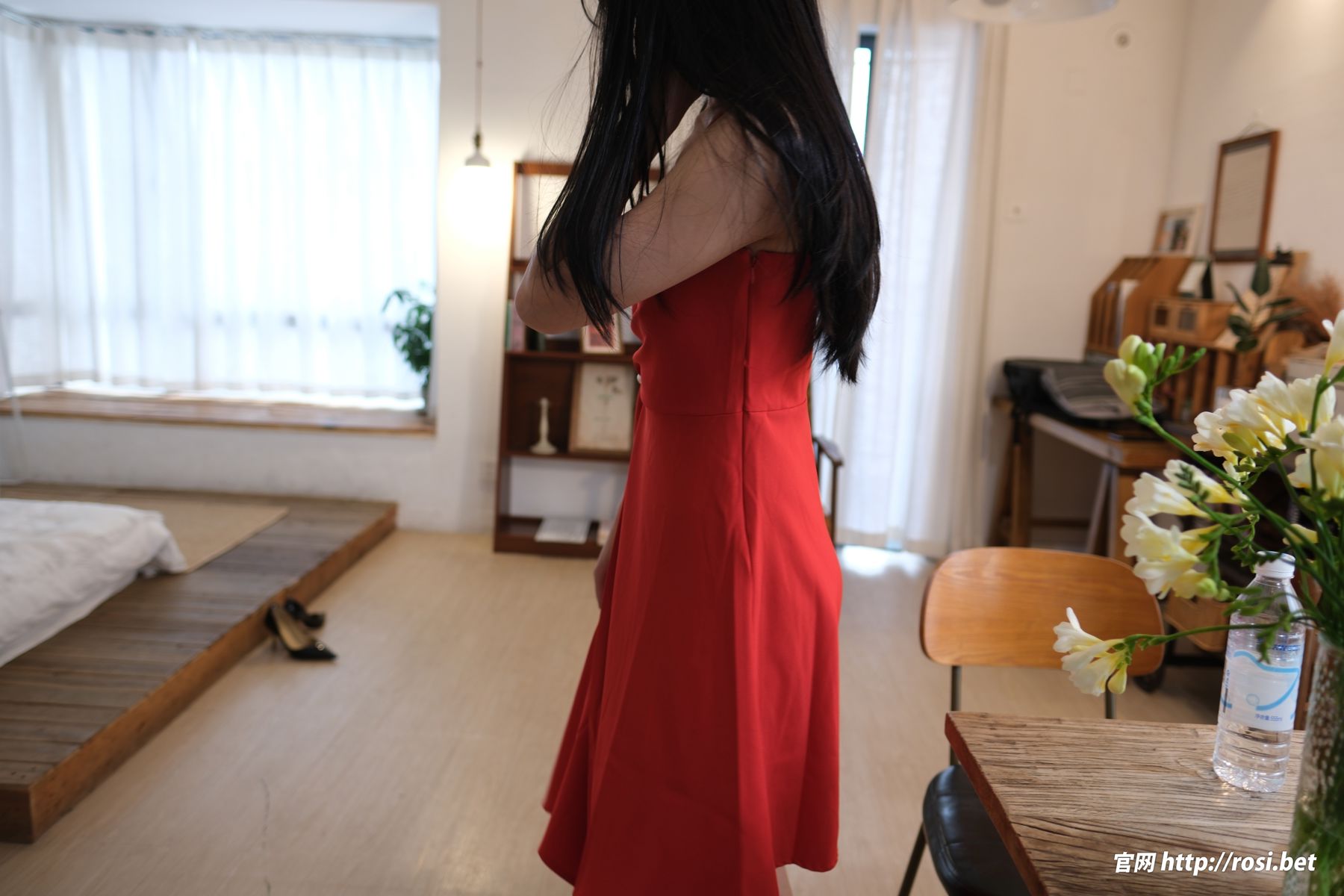 [ROSI写真] 2025.11.09 NO.5088/(69P)