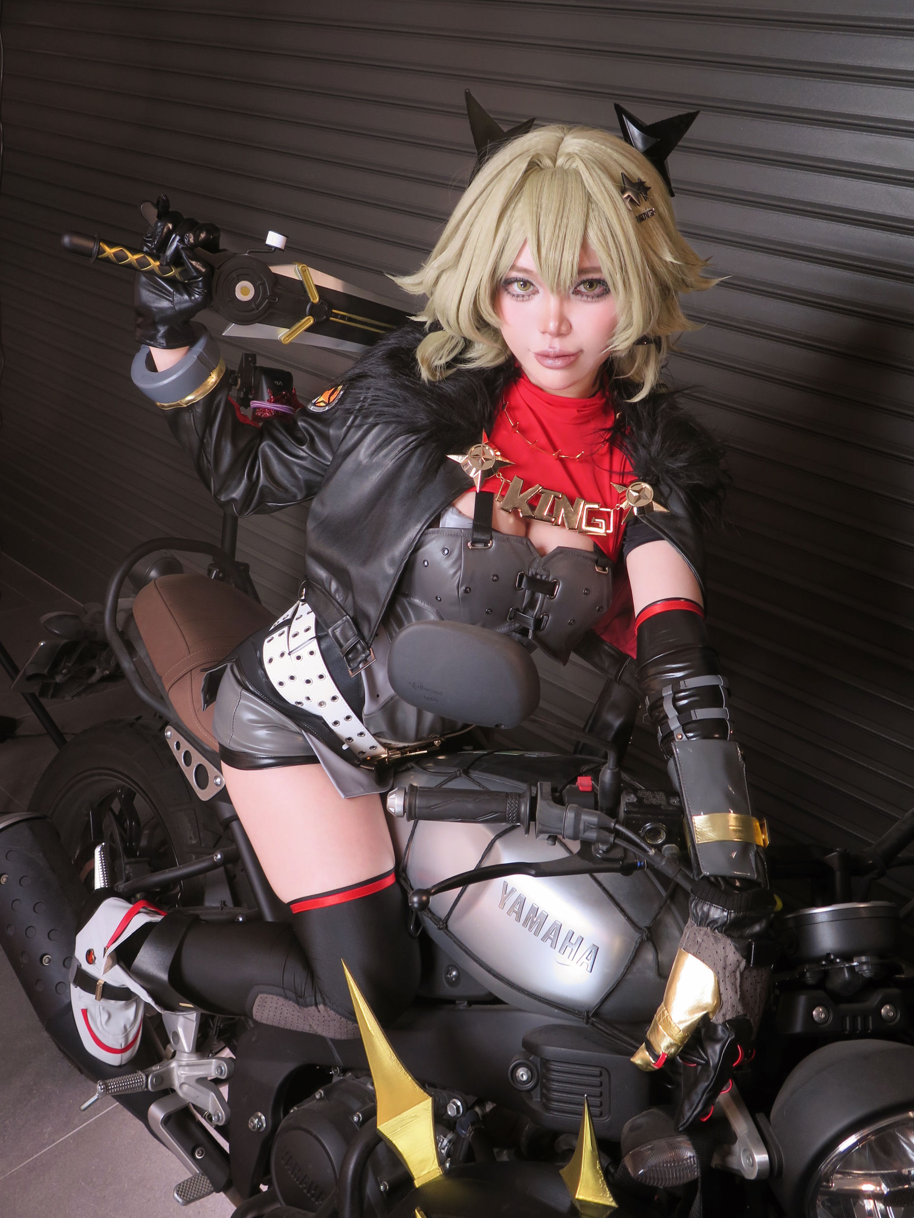 ZinieQ - Caesar King/(42P)