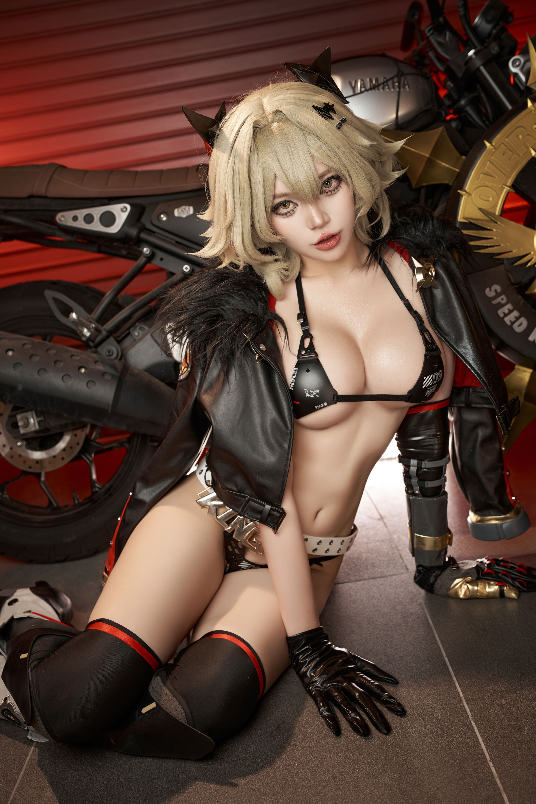 ZinieQ - Caesar King/(42P)