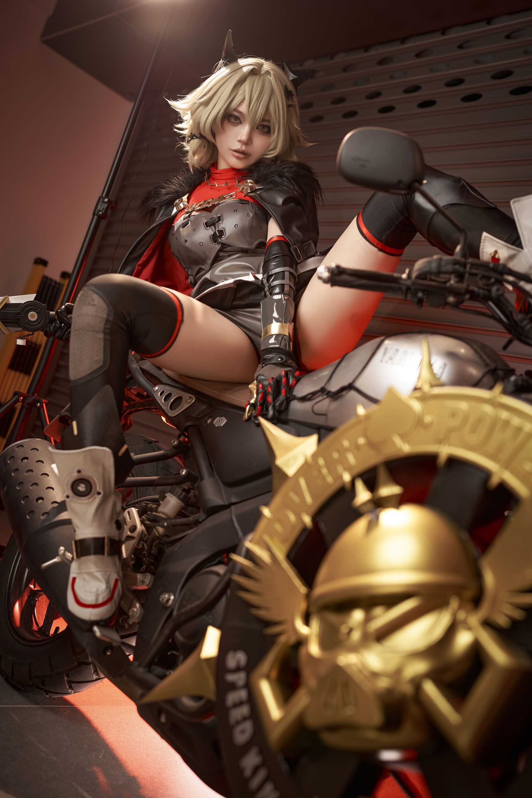 ZinieQ - Caesar King/(42P)