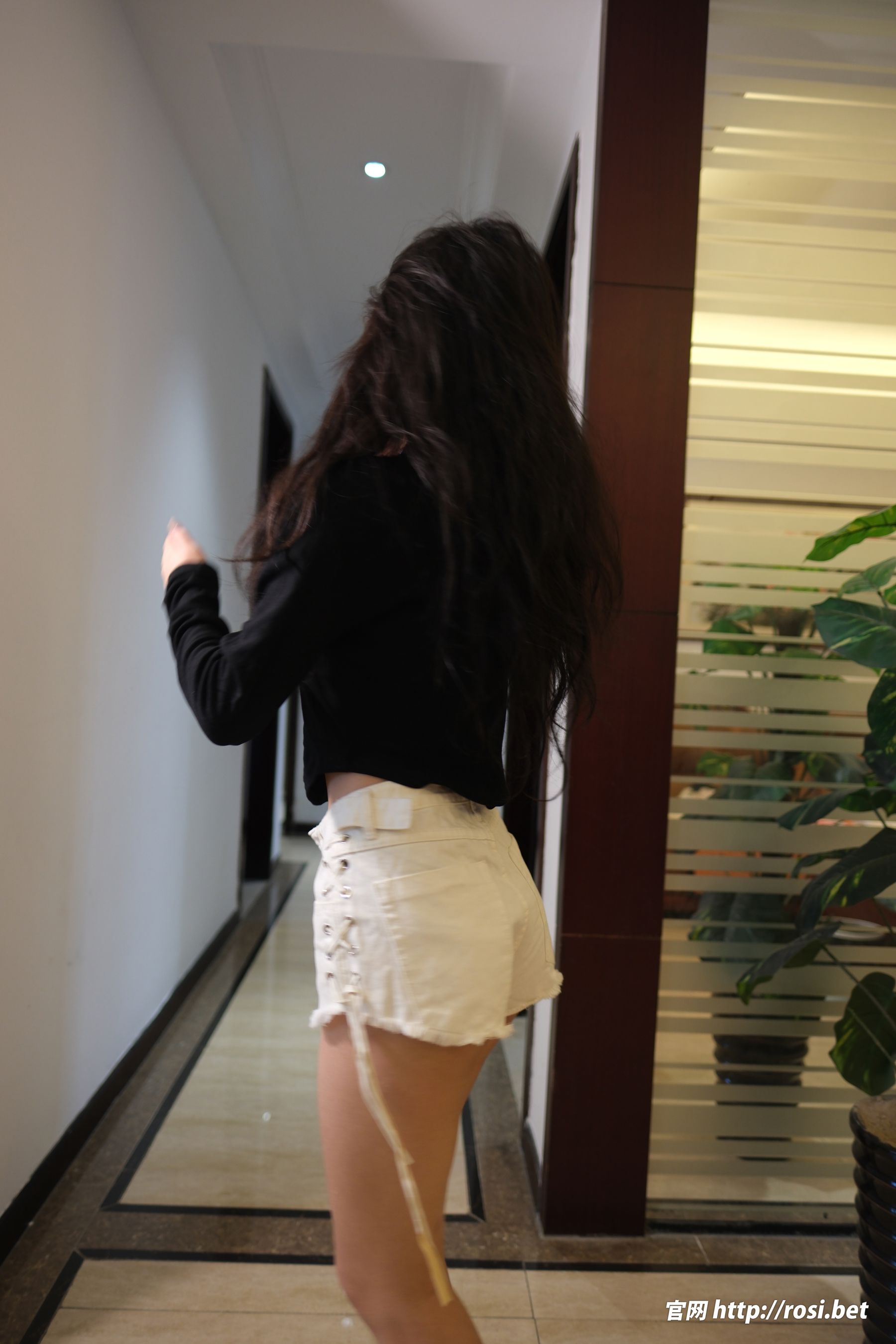 [ROSI写真] 2025.10.30 NO.5078/(104P)