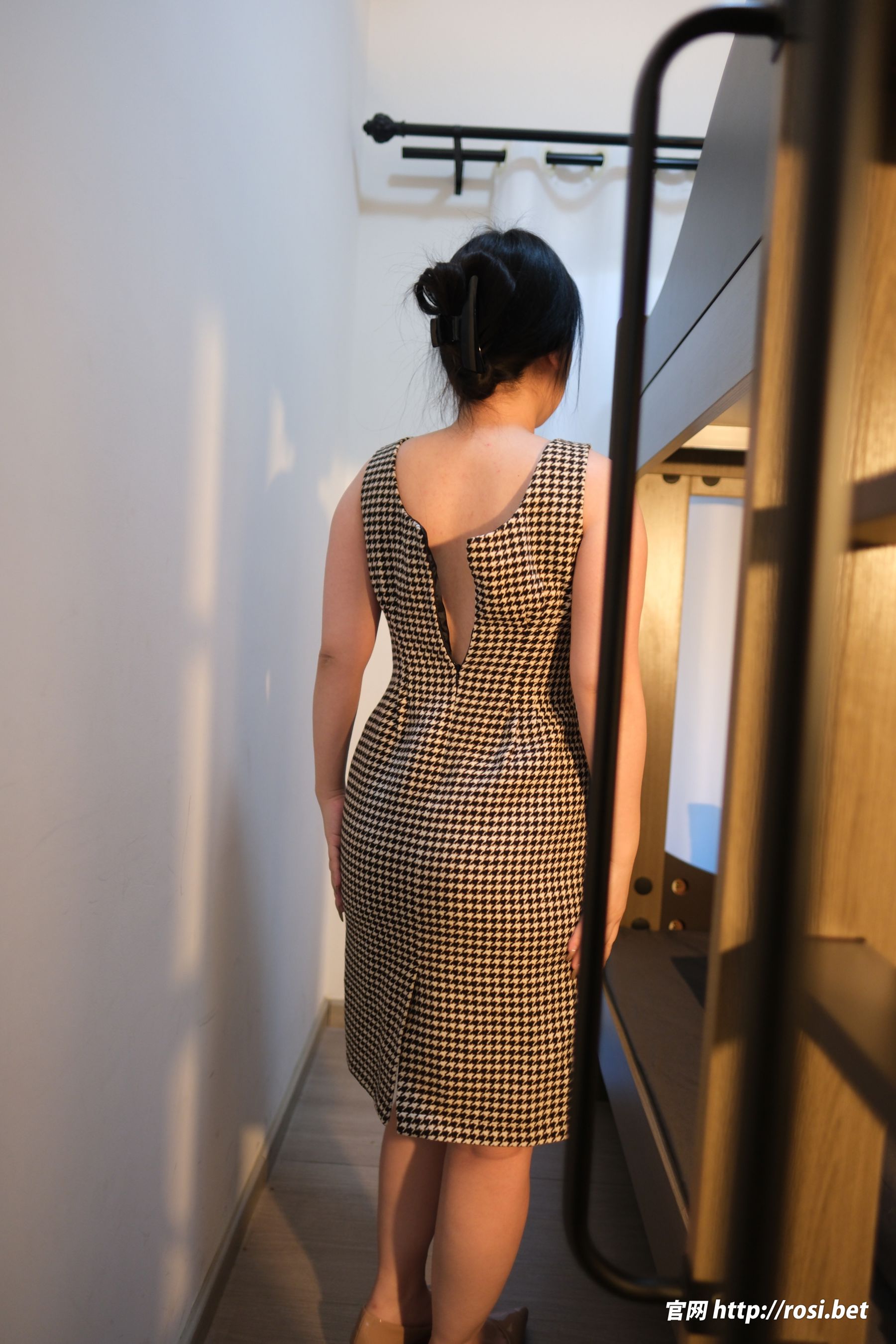 [ROSI写真] 2025.11.04 NO.5083/(89P)