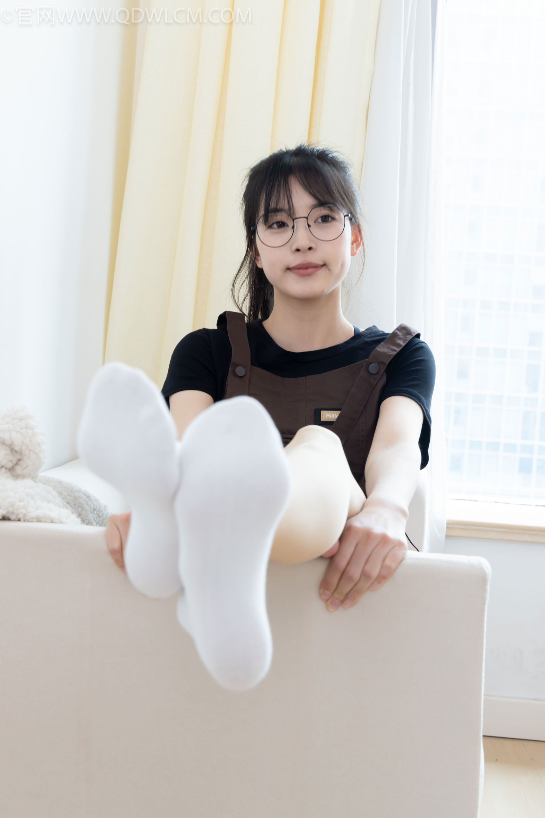 物恋传媒 No.2483 茯苓 - 帆布鞋、白棉袜、薄肉丝/(171P)