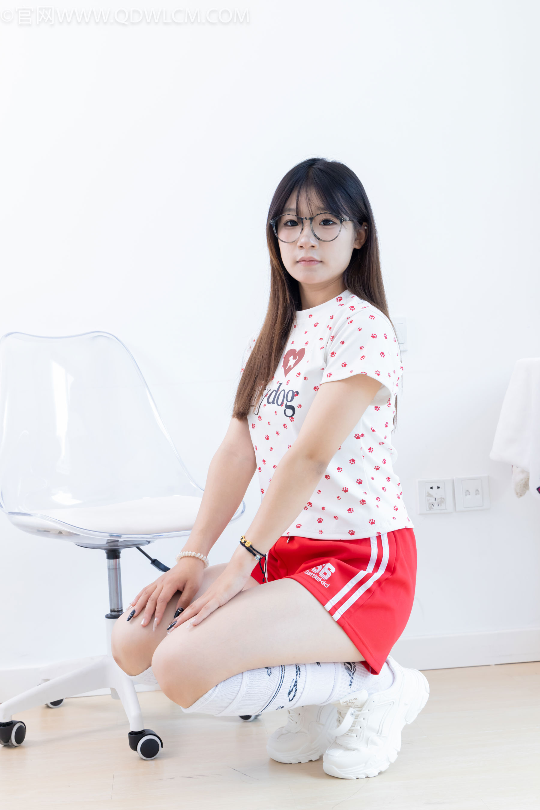 物恋传媒 No.2482 小可 - 运动鞋、白棉袜、裸足/(165P)