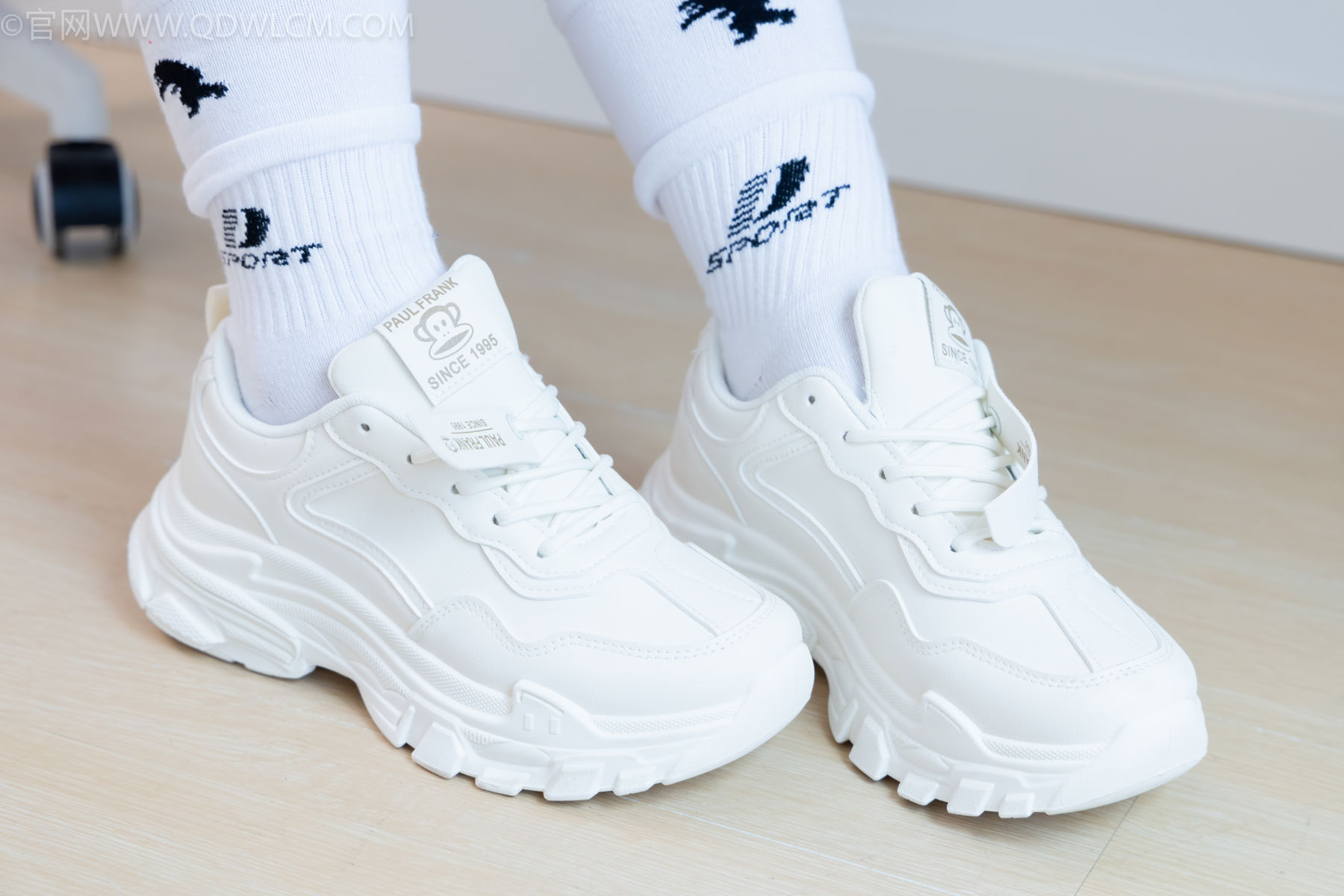 物恋传媒 No.2482 小可 - 运动鞋、白棉袜、裸足/(165P)