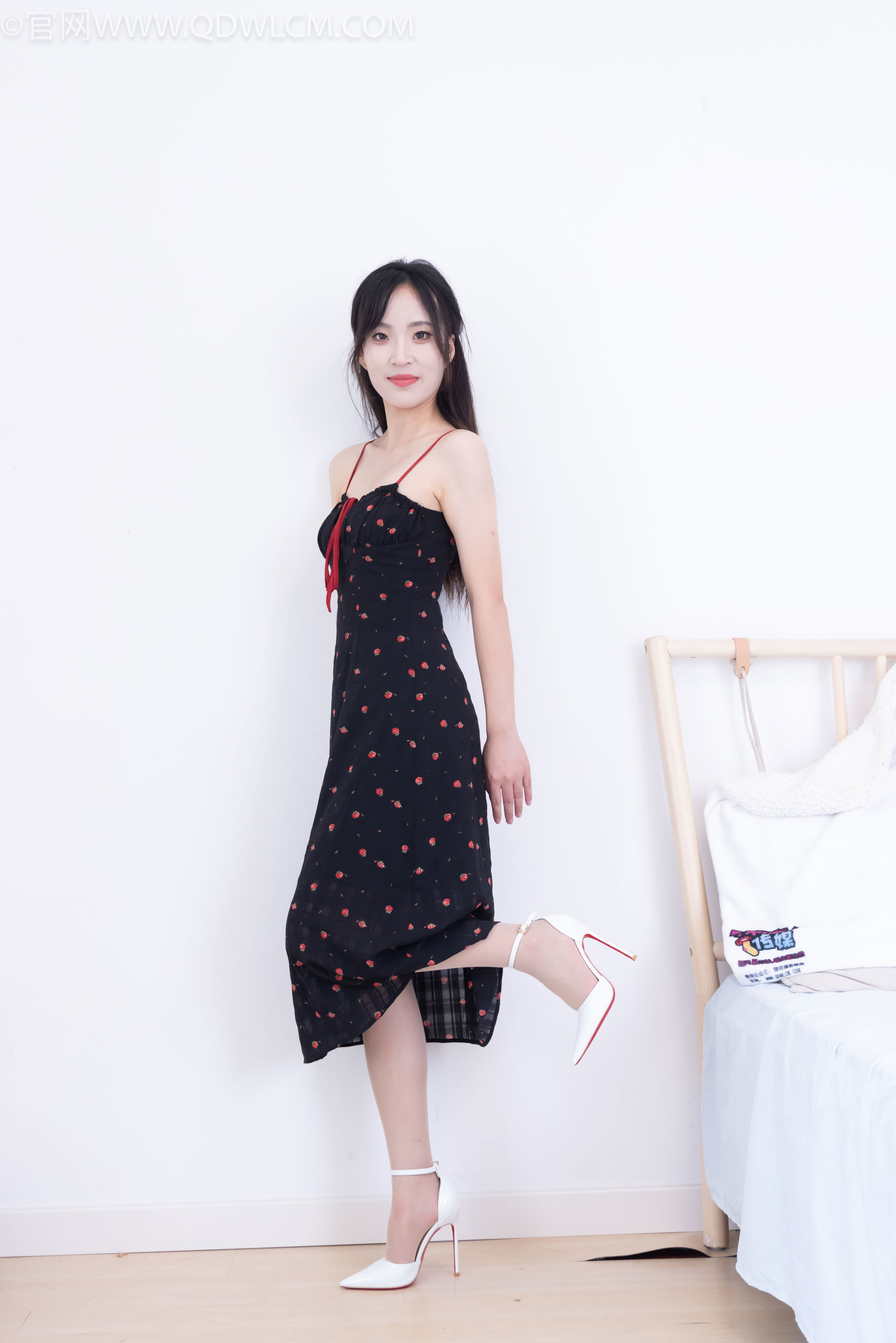 物恋传媒 No.2481 辣辣 - 高跟鞋、薄肉丝/(150P)