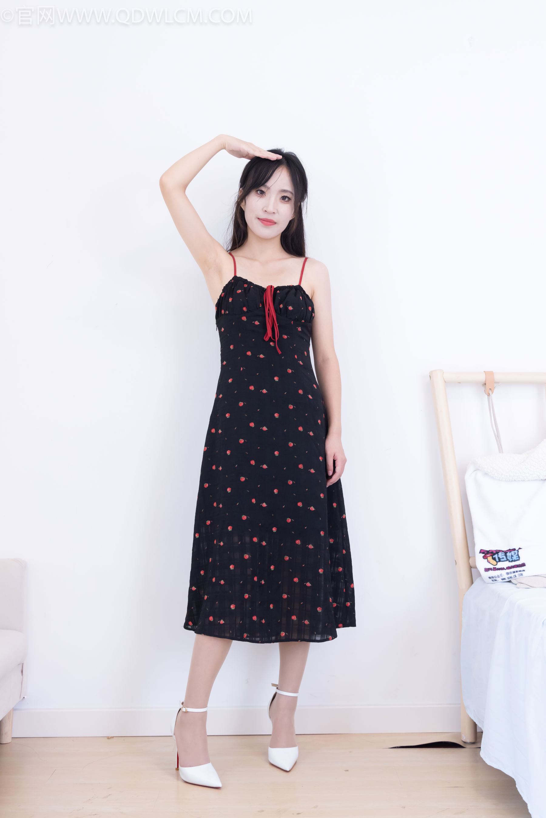 物恋传媒 No.2481 辣辣 - 高跟鞋、薄肉丝/(150P)