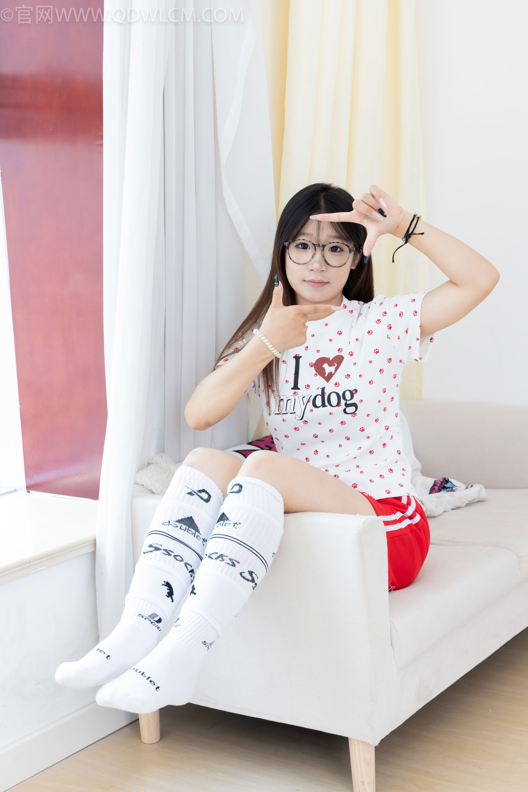 物恋传媒 No.2482 小可 - 运动鞋、白棉袜、裸足/(165P)