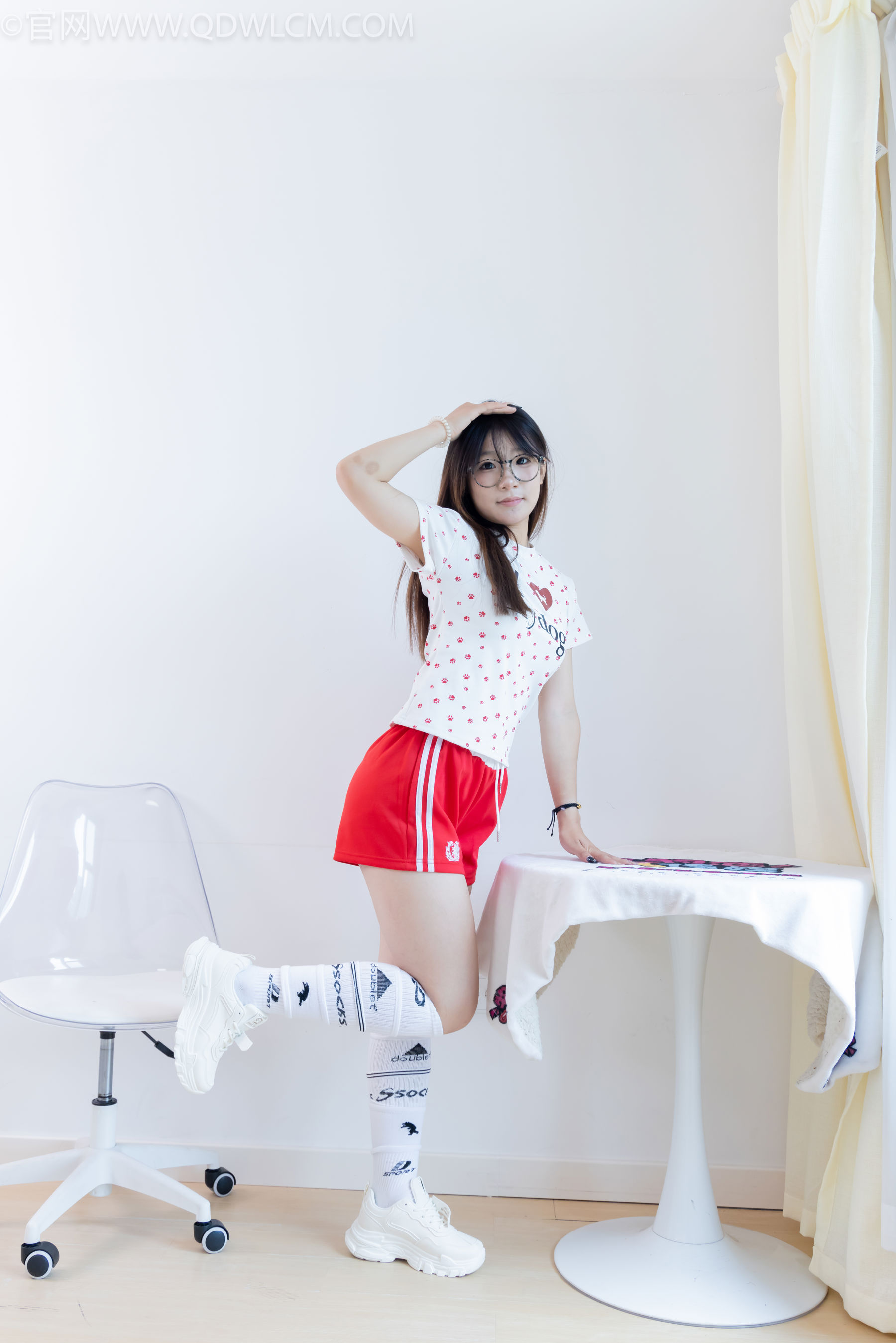 物恋传媒 No.2482 小可 - 运动鞋、白棉袜、裸足/(165P)