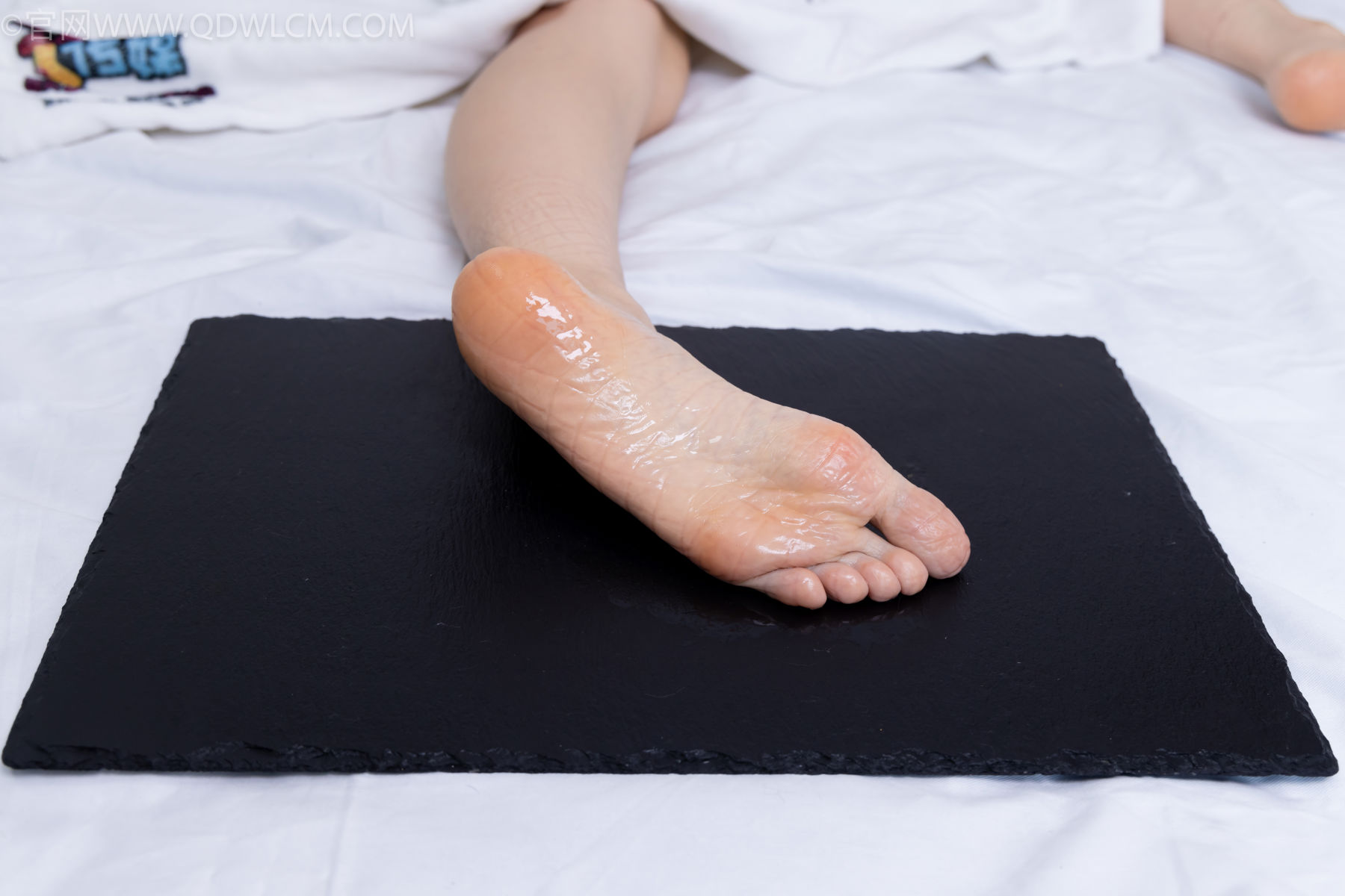 物恋传媒 No.2486 菜菜 - 高跟鞋、厚黑丝、裸足/(284P)