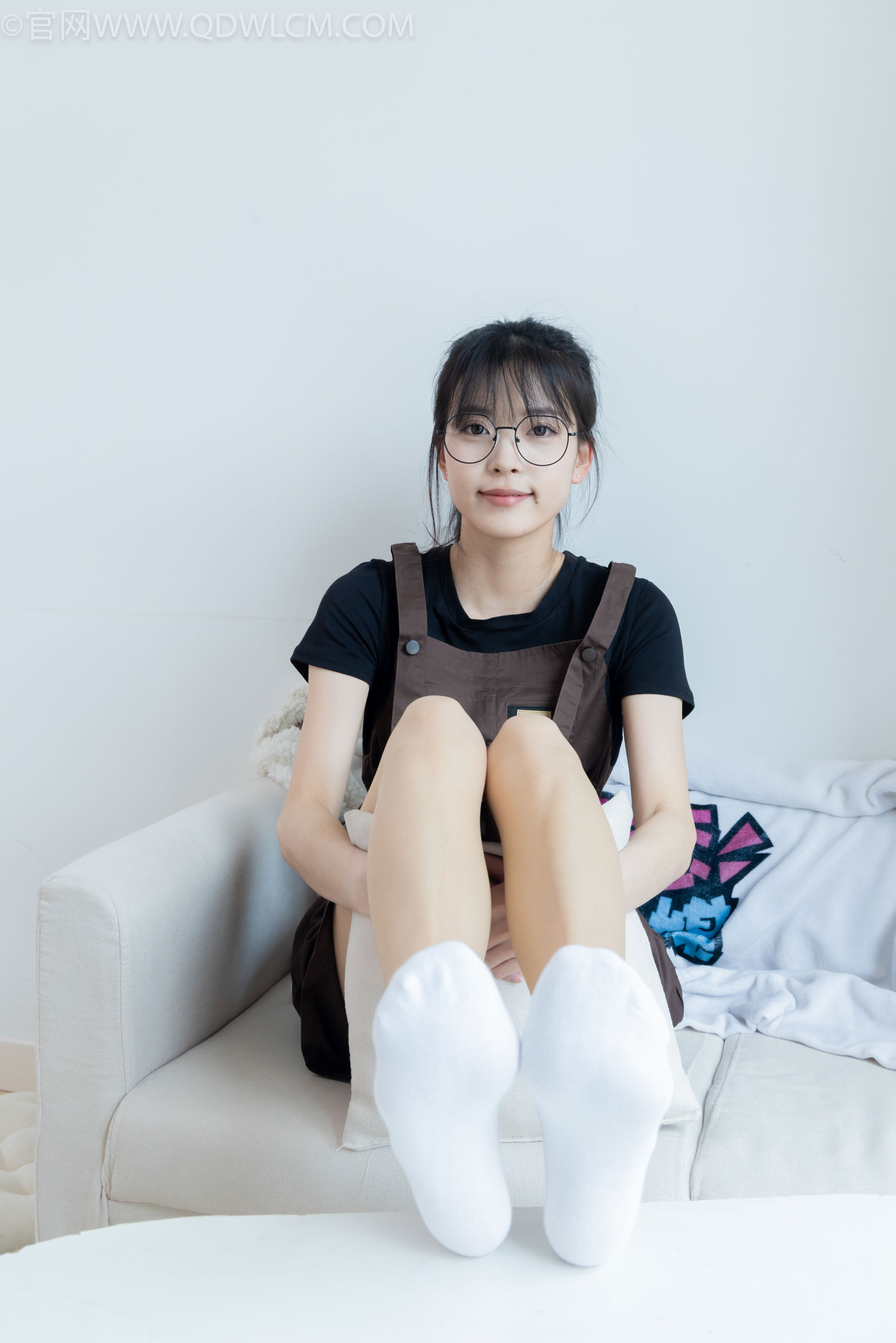 物恋传媒 No.2483 茯苓 - 帆布鞋、白棉袜、薄肉丝/(171P)