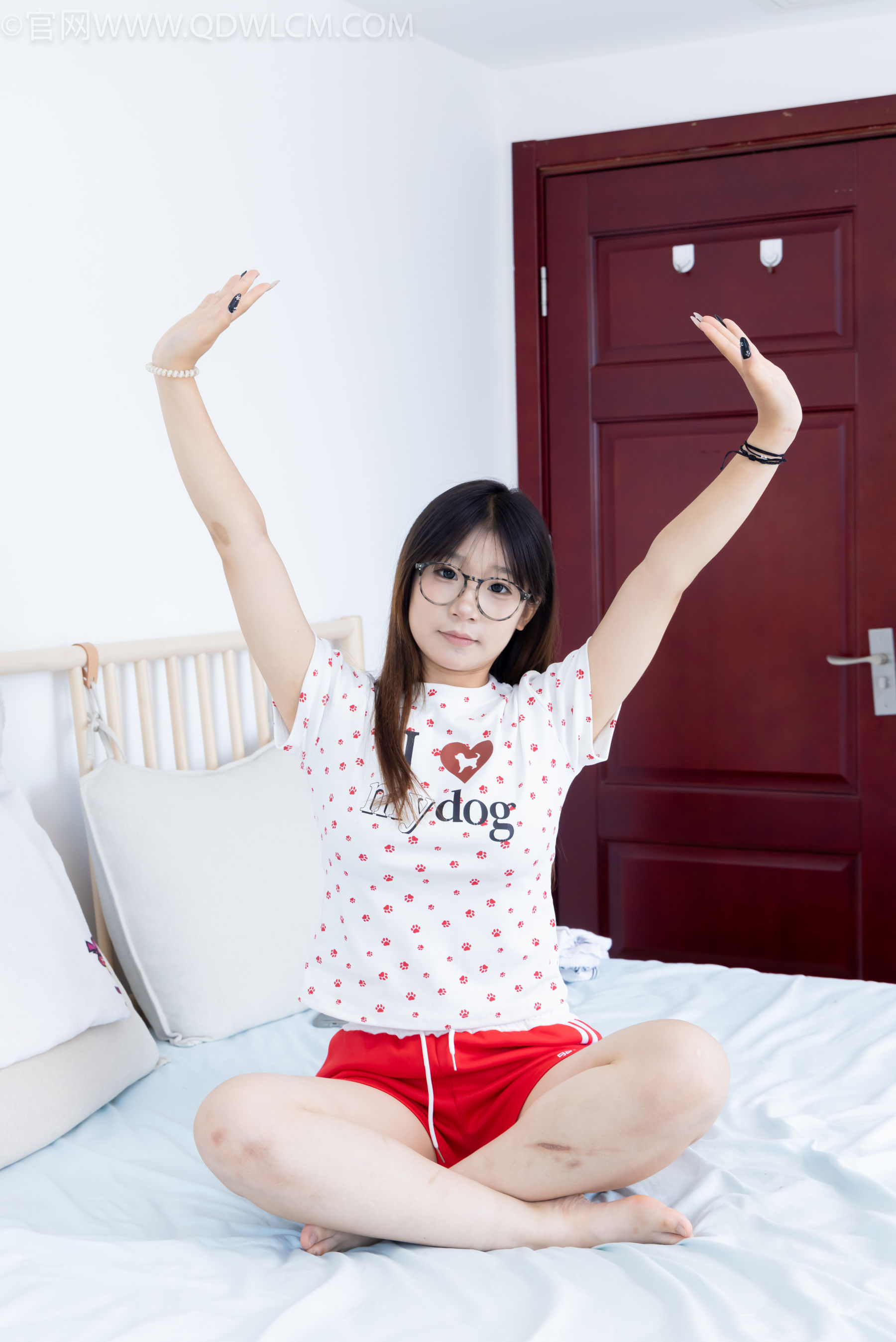 物恋传媒 No.2482 小可 - 运动鞋、白棉袜、裸足/(165P)