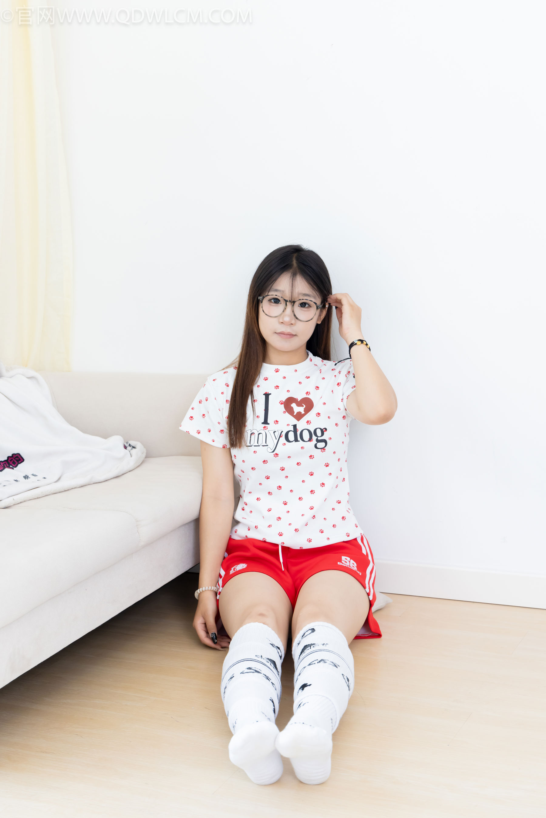 物恋传媒 No.2482 小可 - 运动鞋、白棉袜、裸足/(165P)