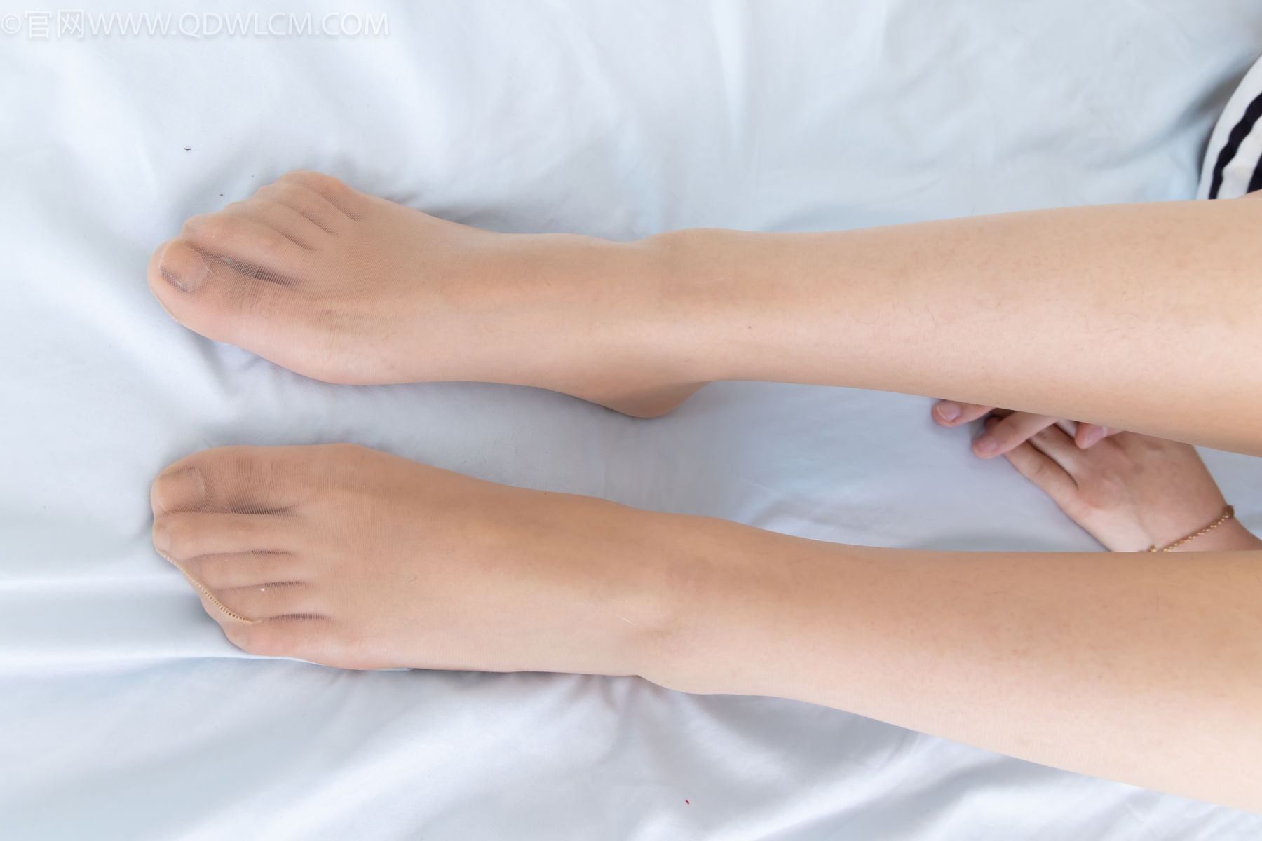 物恋传媒 No.2485 泡泡 - 高跟凉鞋、薄肉丝、裸足/(168P)