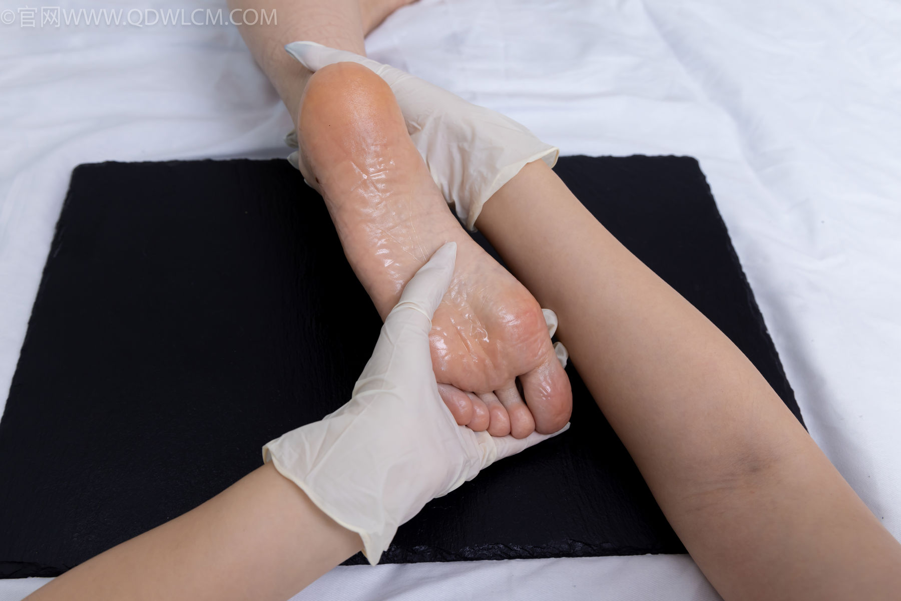 物恋传媒 No.2486 菜菜 - 高跟鞋、厚黑丝、裸足/(284P)