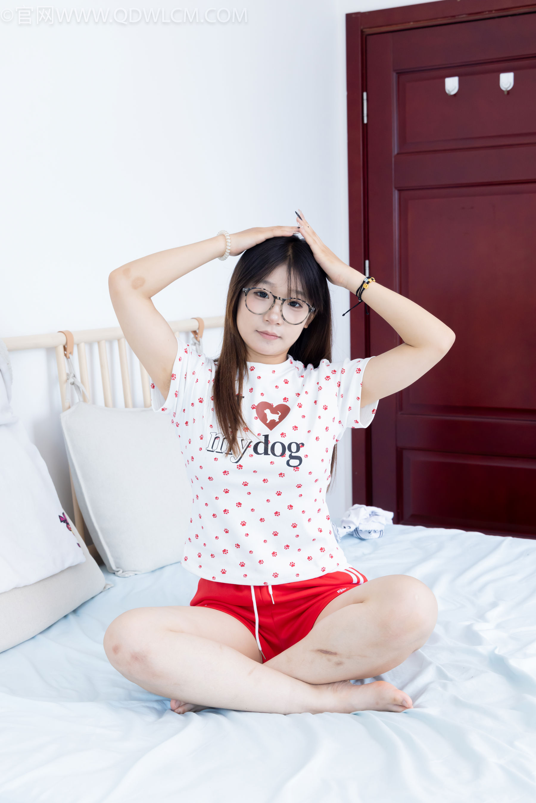 物恋传媒 No.2482 小可 - 运动鞋、白棉袜、裸足/(165P)