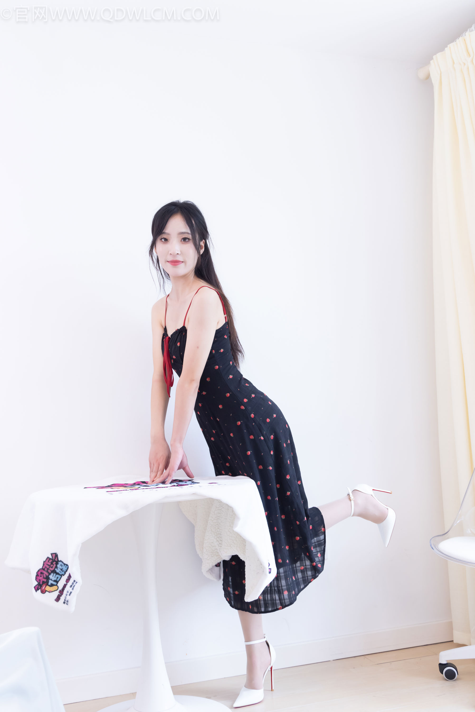 物恋传媒 No.2481 辣辣 - 高跟鞋、薄肉丝/(150P)