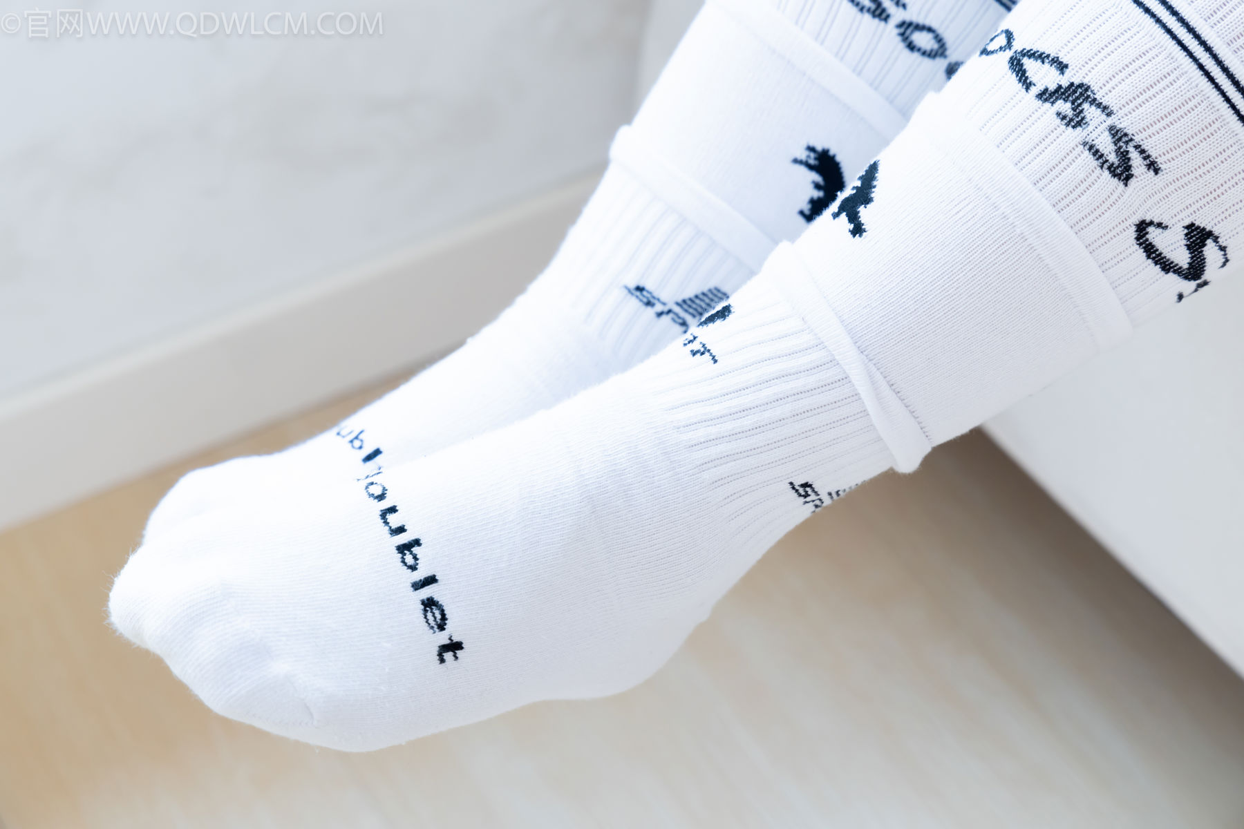 物恋传媒 No.2482 小可 - 运动鞋、白棉袜、裸足/(165P)