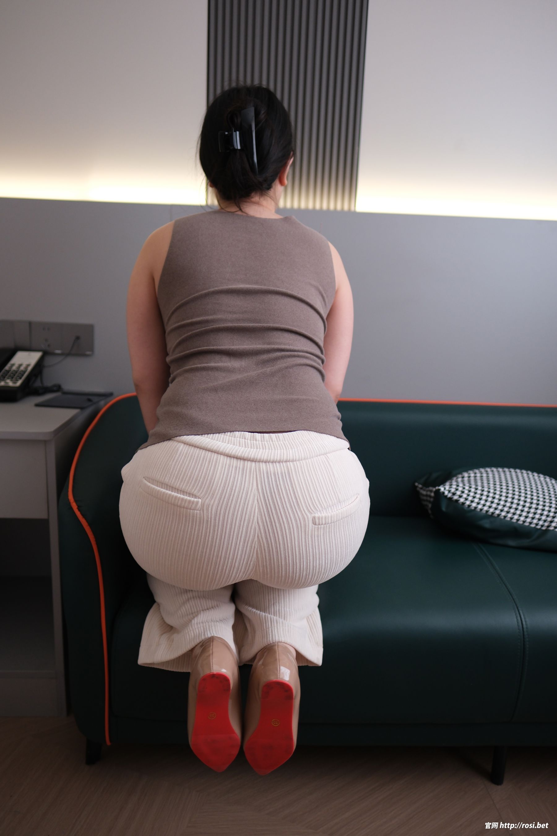 [ROSI写真] 2025.12.13 NO.5122/(69P)