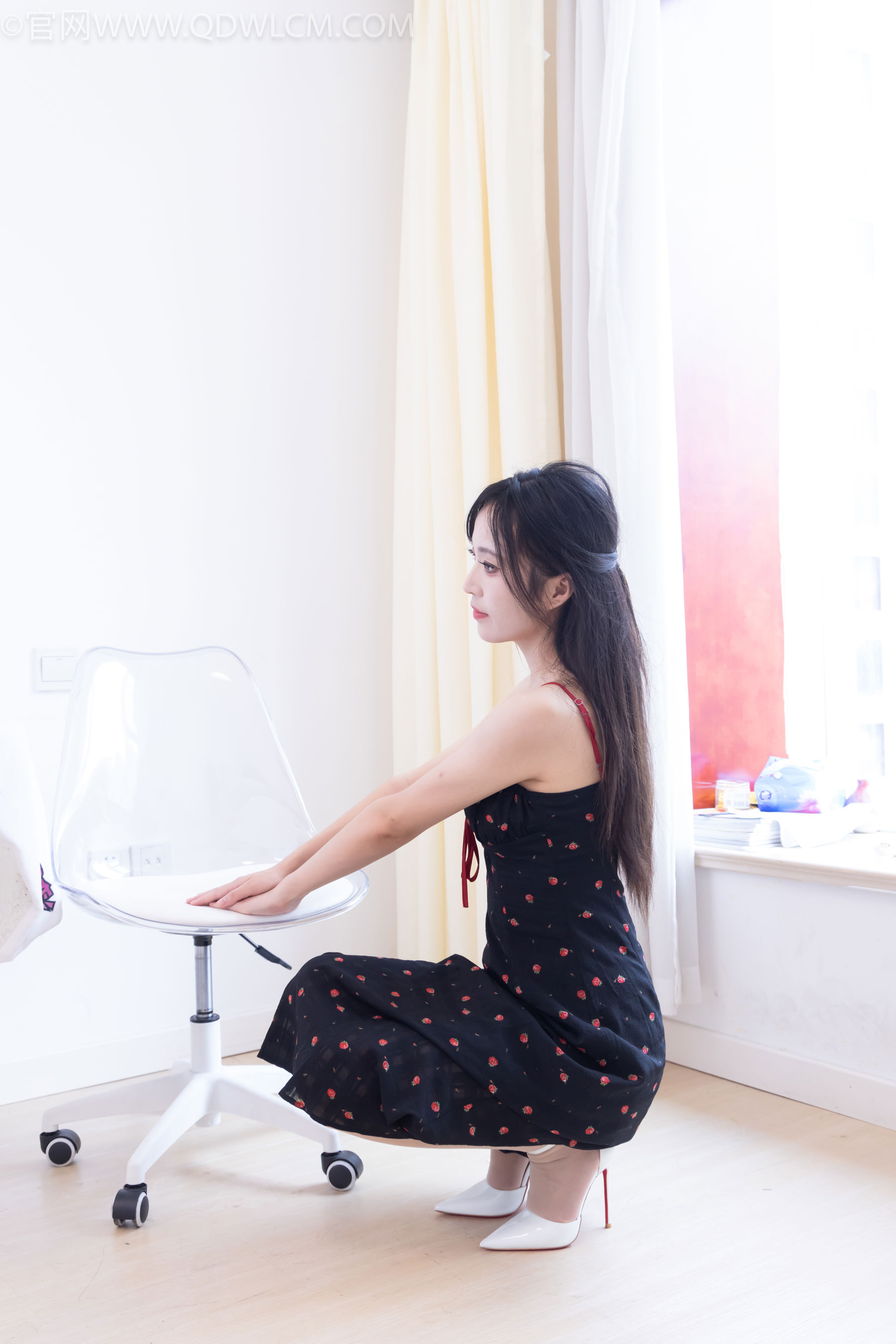 物恋传媒 No.2481 辣辣 - 高跟鞋、薄肉丝/(150P)