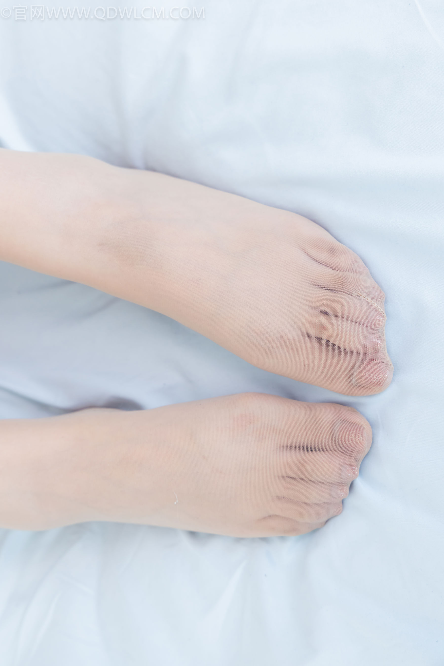 物恋传媒 No.2484 芋头 - 三双高跟凉鞋、薄肉丝、裸足/(151P)