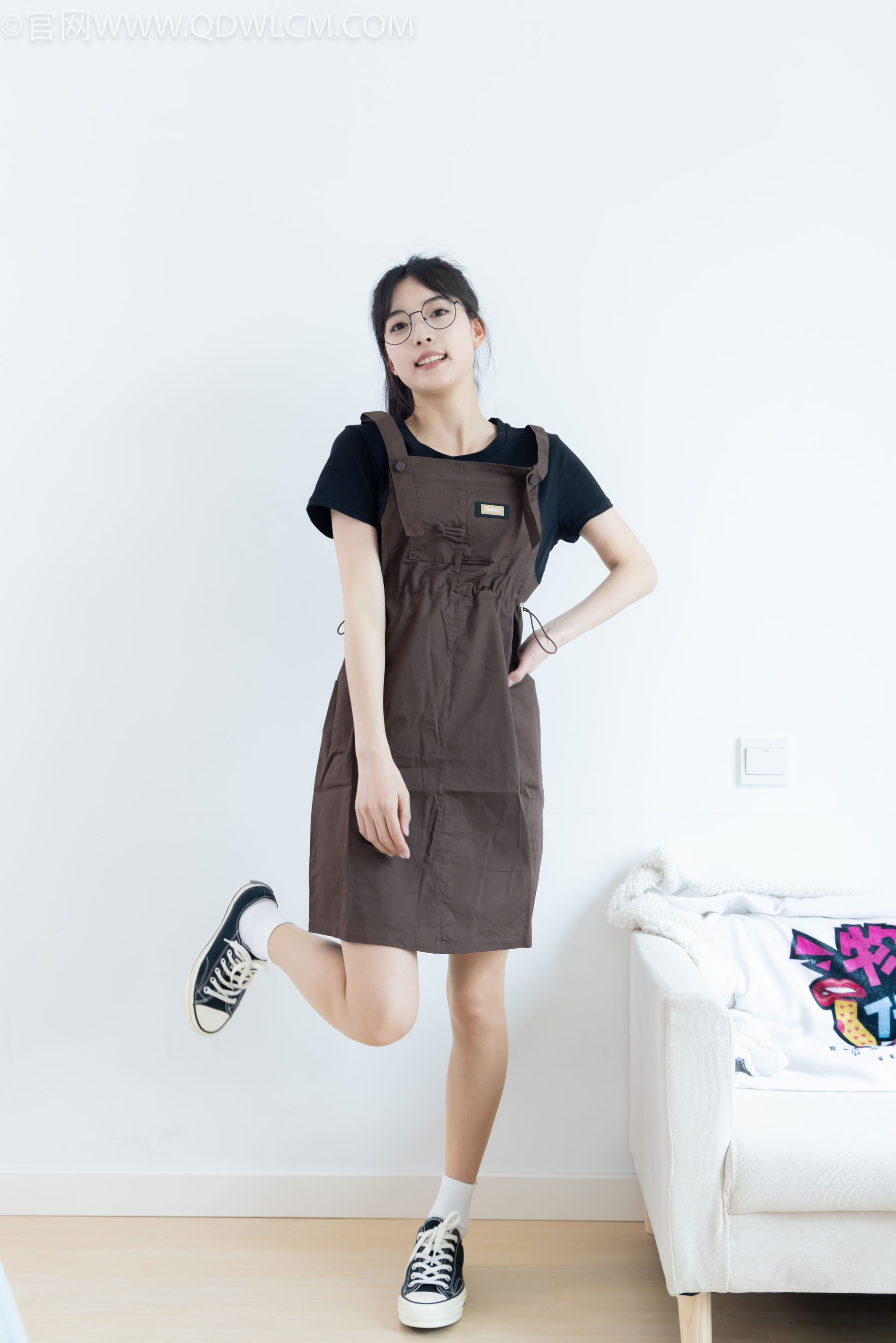 物恋传媒 No.2483 茯苓 - 帆布鞋、白棉袜、薄肉丝/(171P)