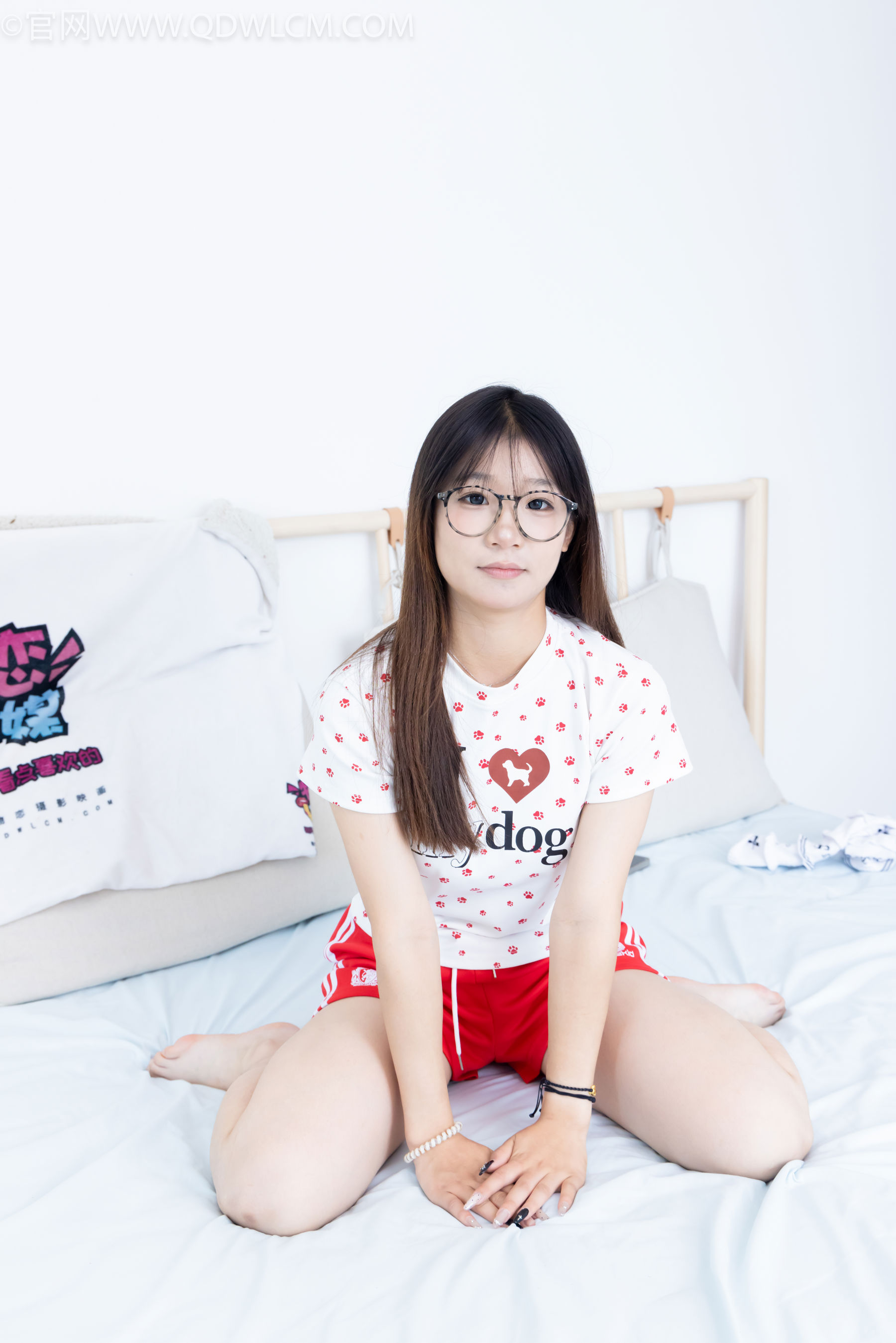 物恋传媒 No.2482 小可 - 运动鞋、白棉袜、裸足/(165P)