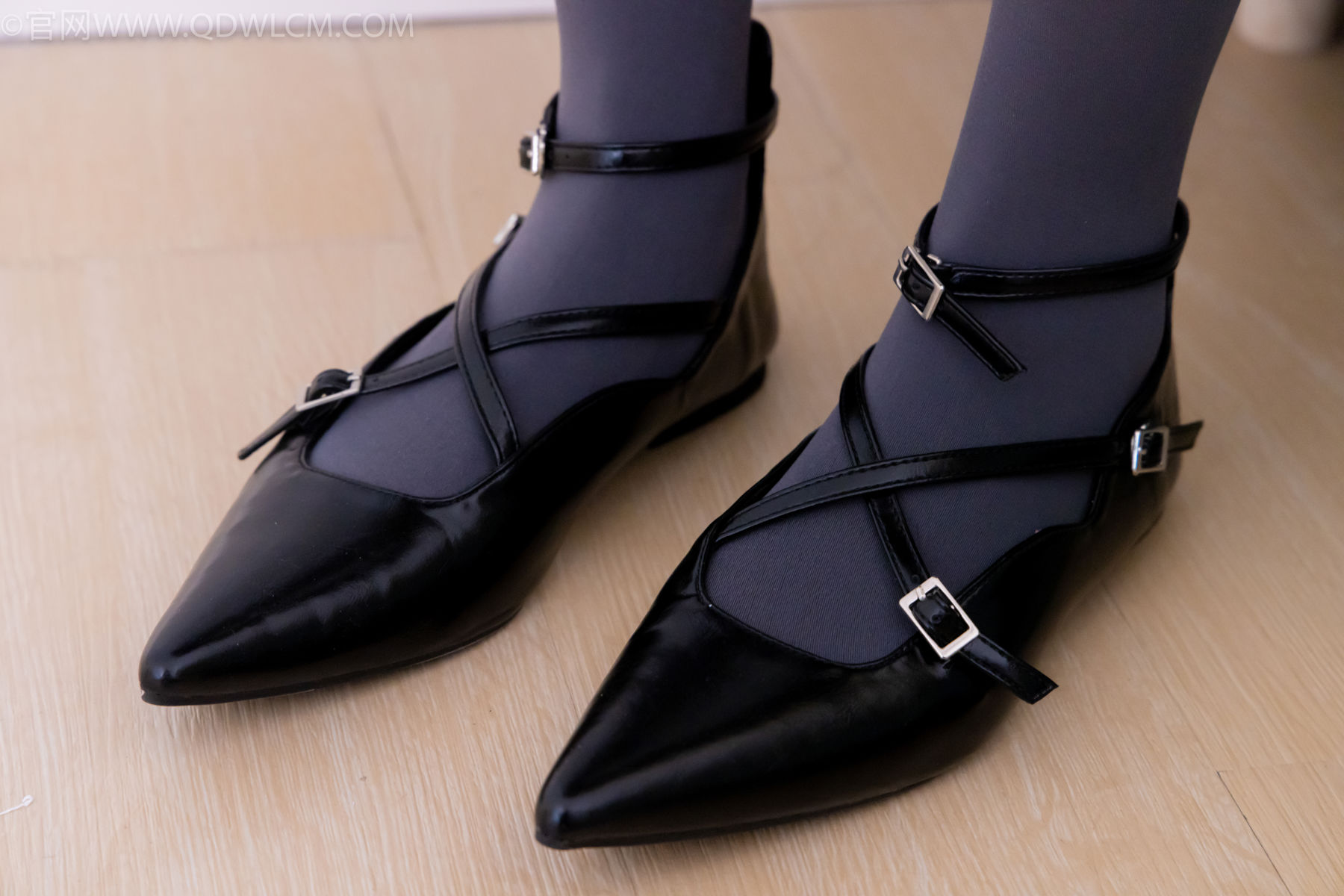 物恋传媒 No.2487 恬恬 - 高跟鞋、厚灰丝、老头乐挠脚剧情/(152P)