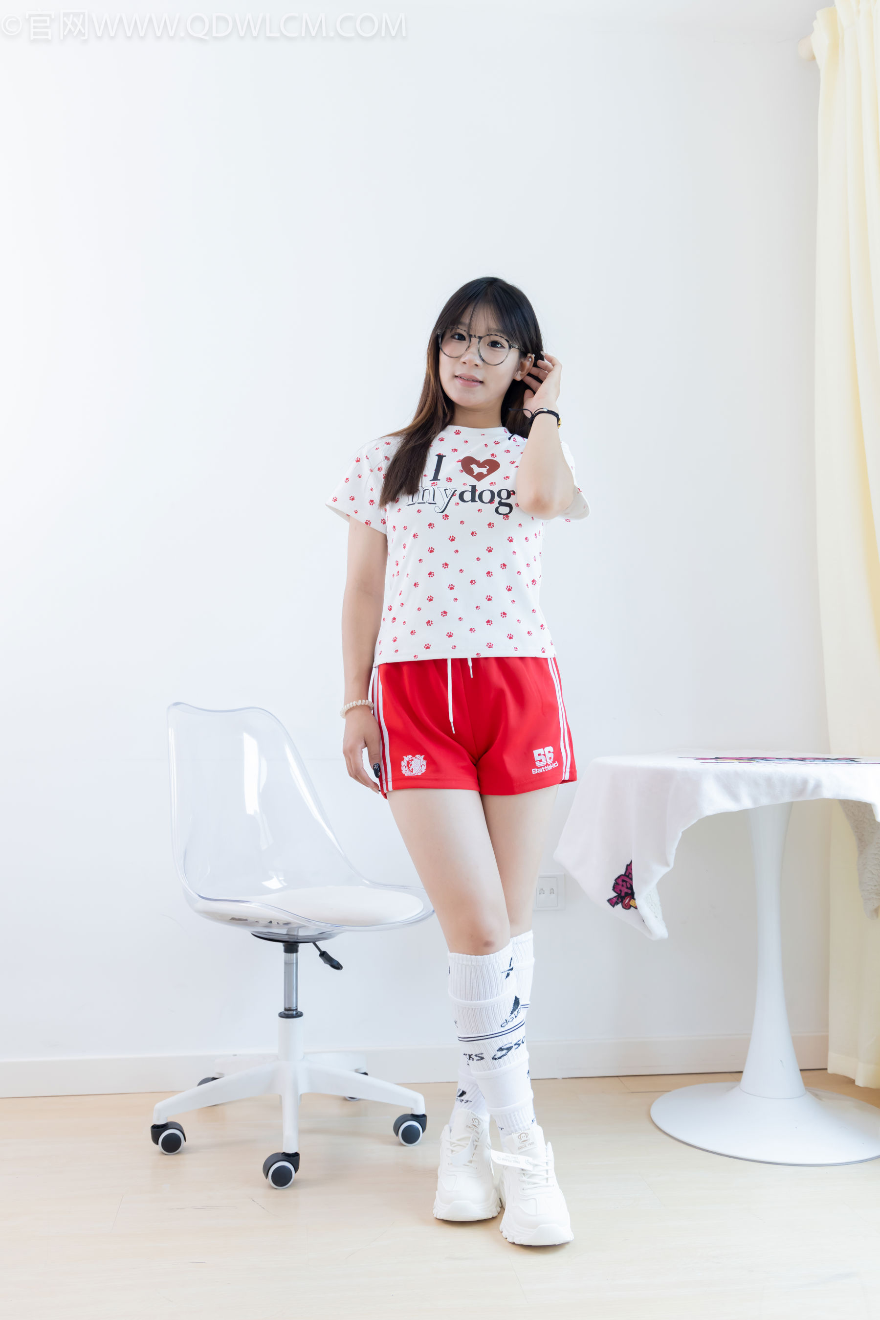 物恋传媒 No.2482 小可 - 运动鞋、白棉袜、裸足/(165P)