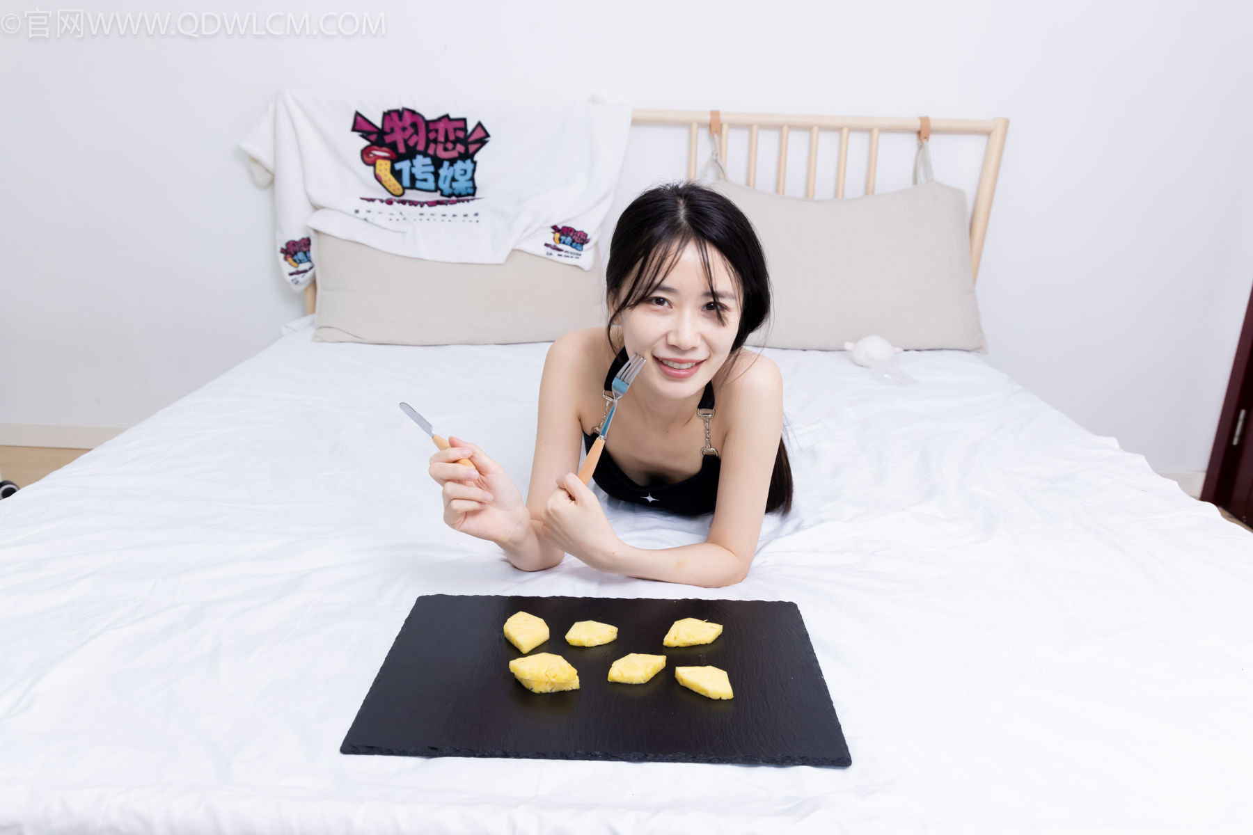 物恋传媒 No.2486 菜菜 - 高跟鞋、厚黑丝、裸足/(284P)