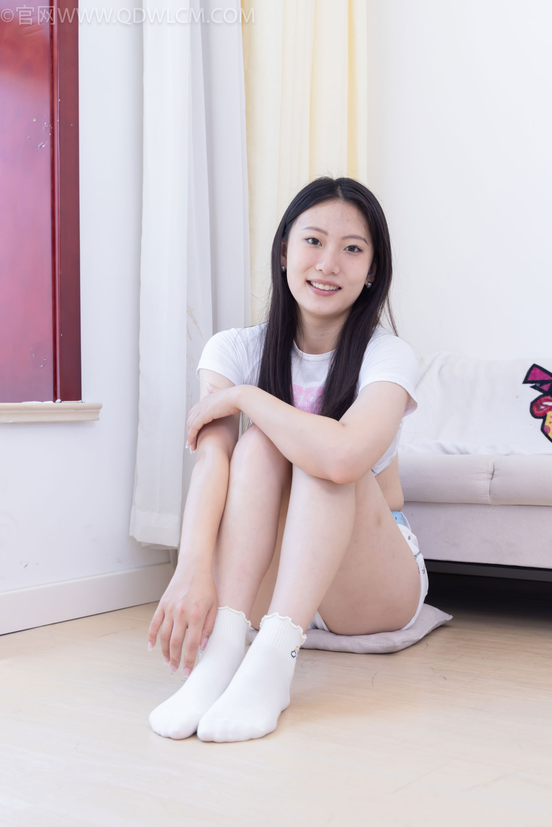 物恋传媒 No.2488 奶糖 - 高跟长靴、白棉袜、裸足/(180P)