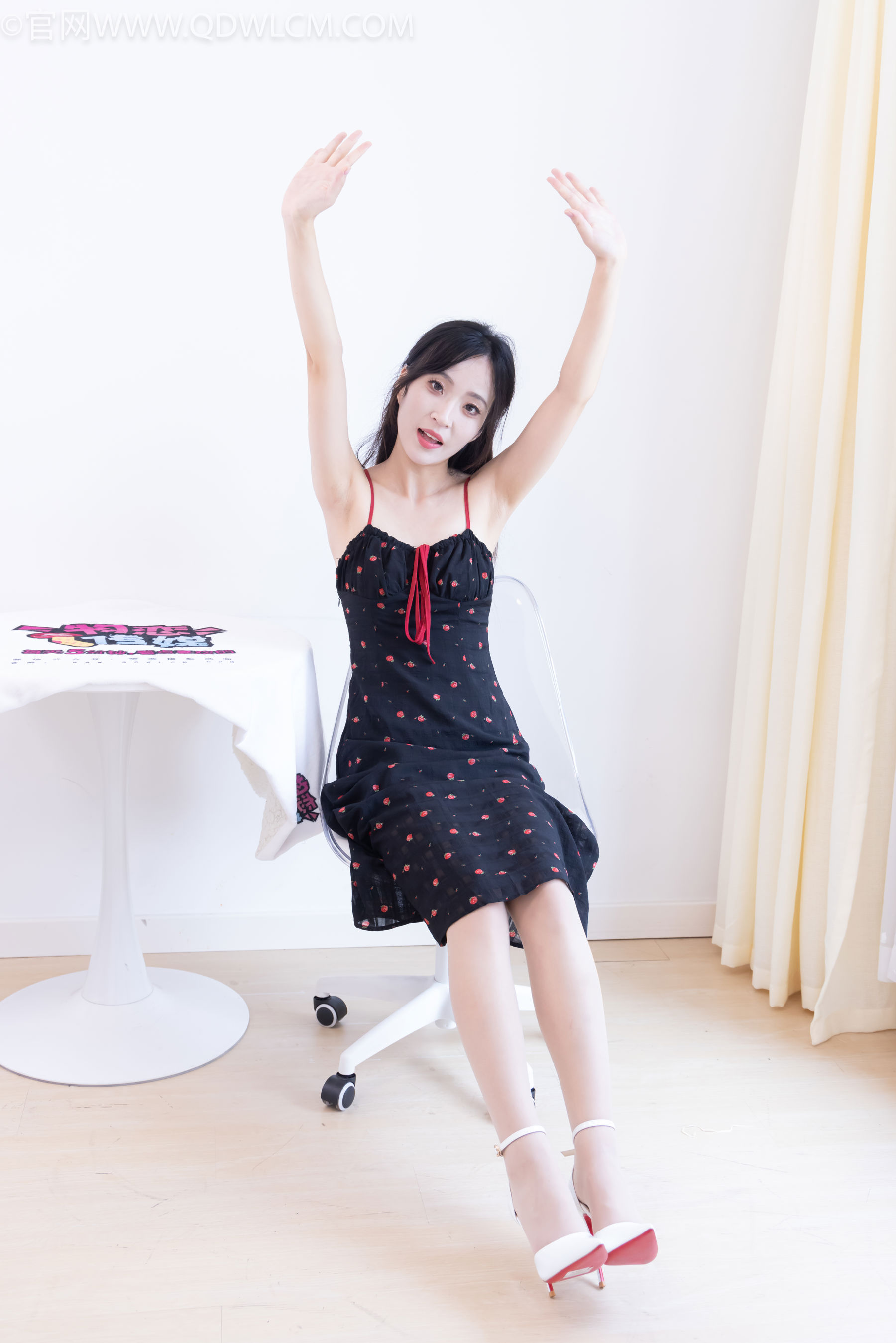 物恋传媒 No.2481 辣辣 - 高跟鞋、薄肉丝/(150P)