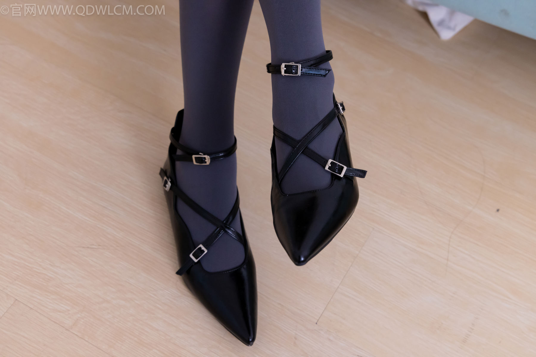 物恋传媒 No.2487 恬恬 - 高跟鞋、厚灰丝、老头乐挠脚剧情/(152P)