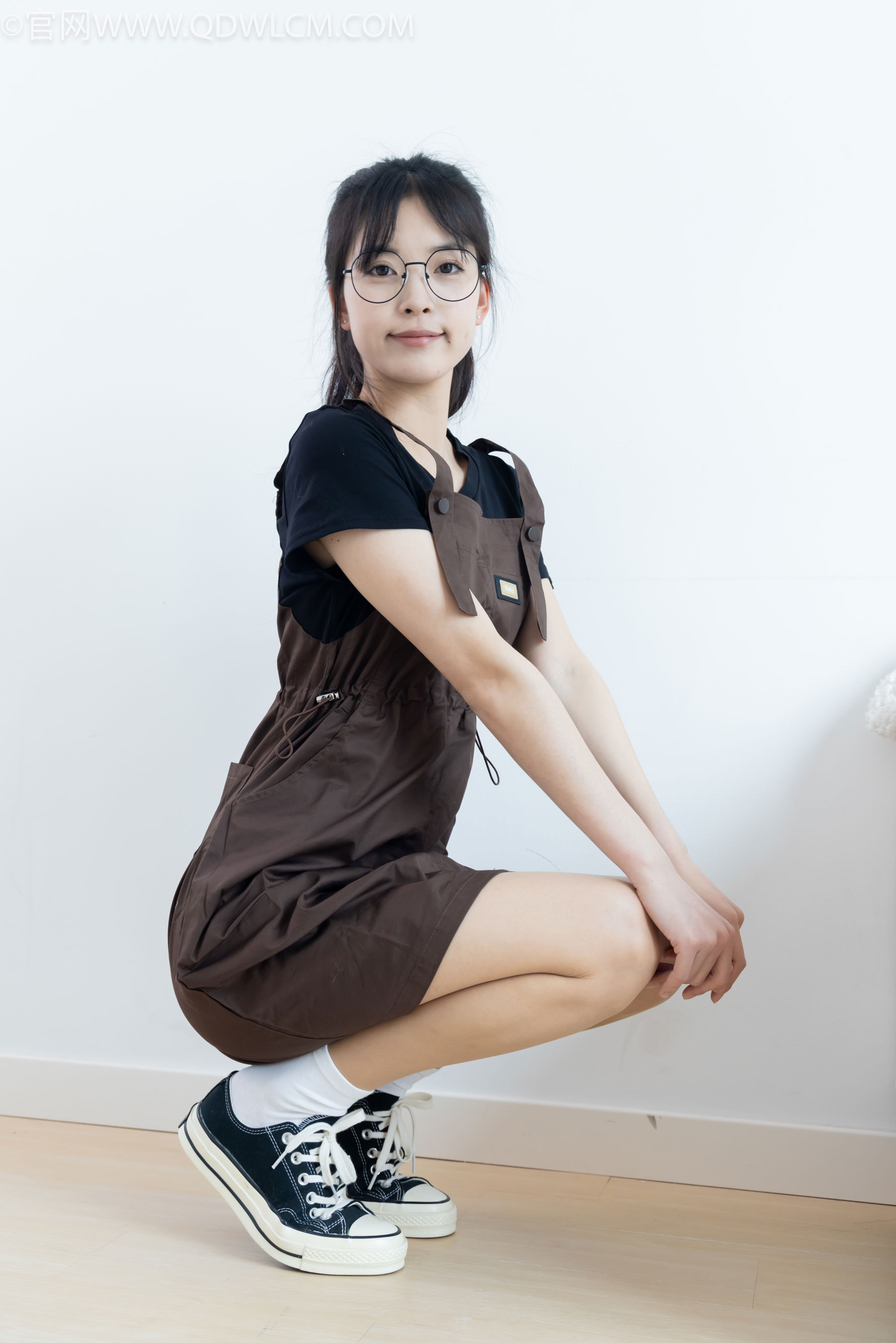 物恋传媒 No.2483 茯苓 - 帆布鞋、白棉袜、薄肉丝/(171P)