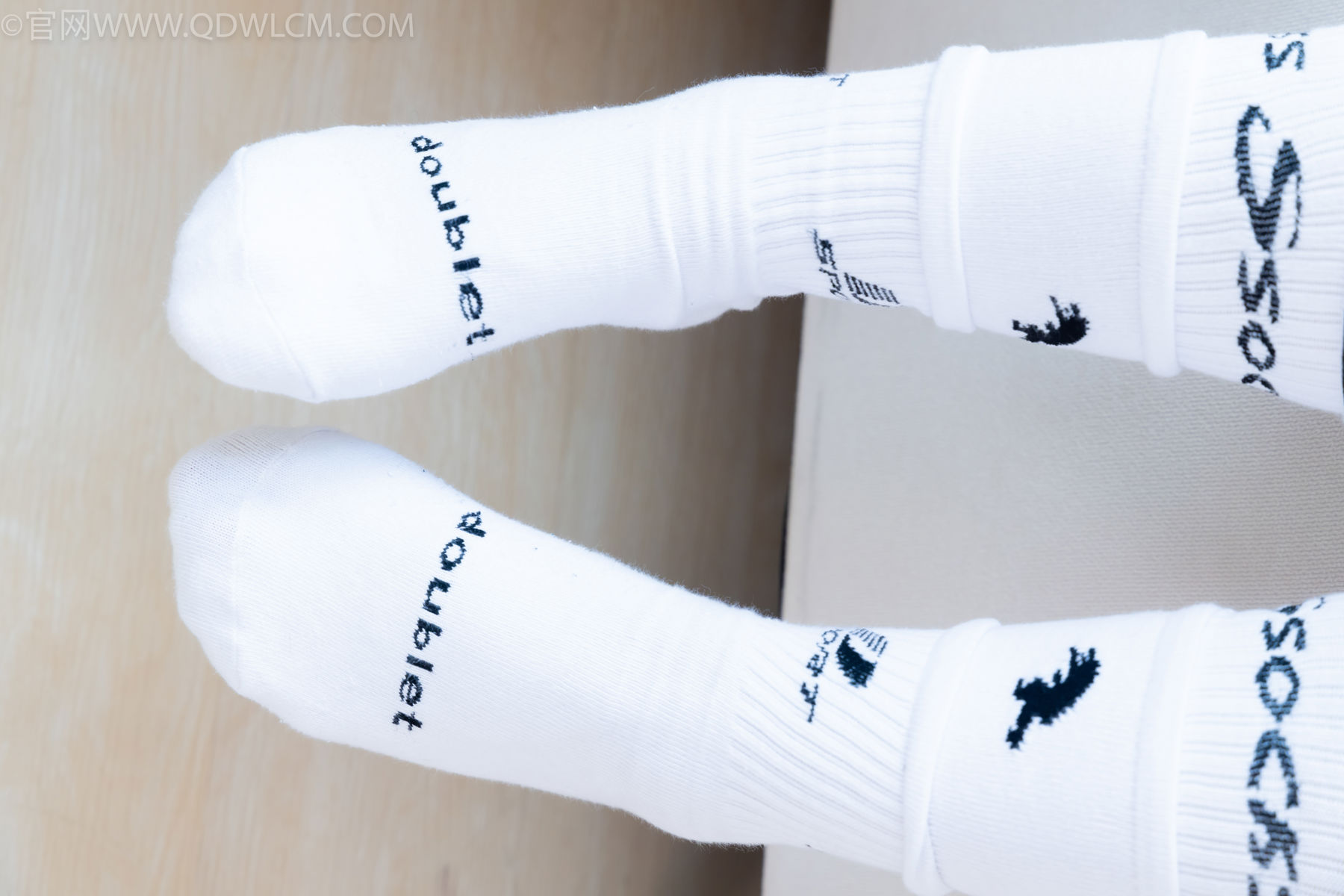 物恋传媒 No.2482 小可 - 运动鞋、白棉袜、裸足/(165P)