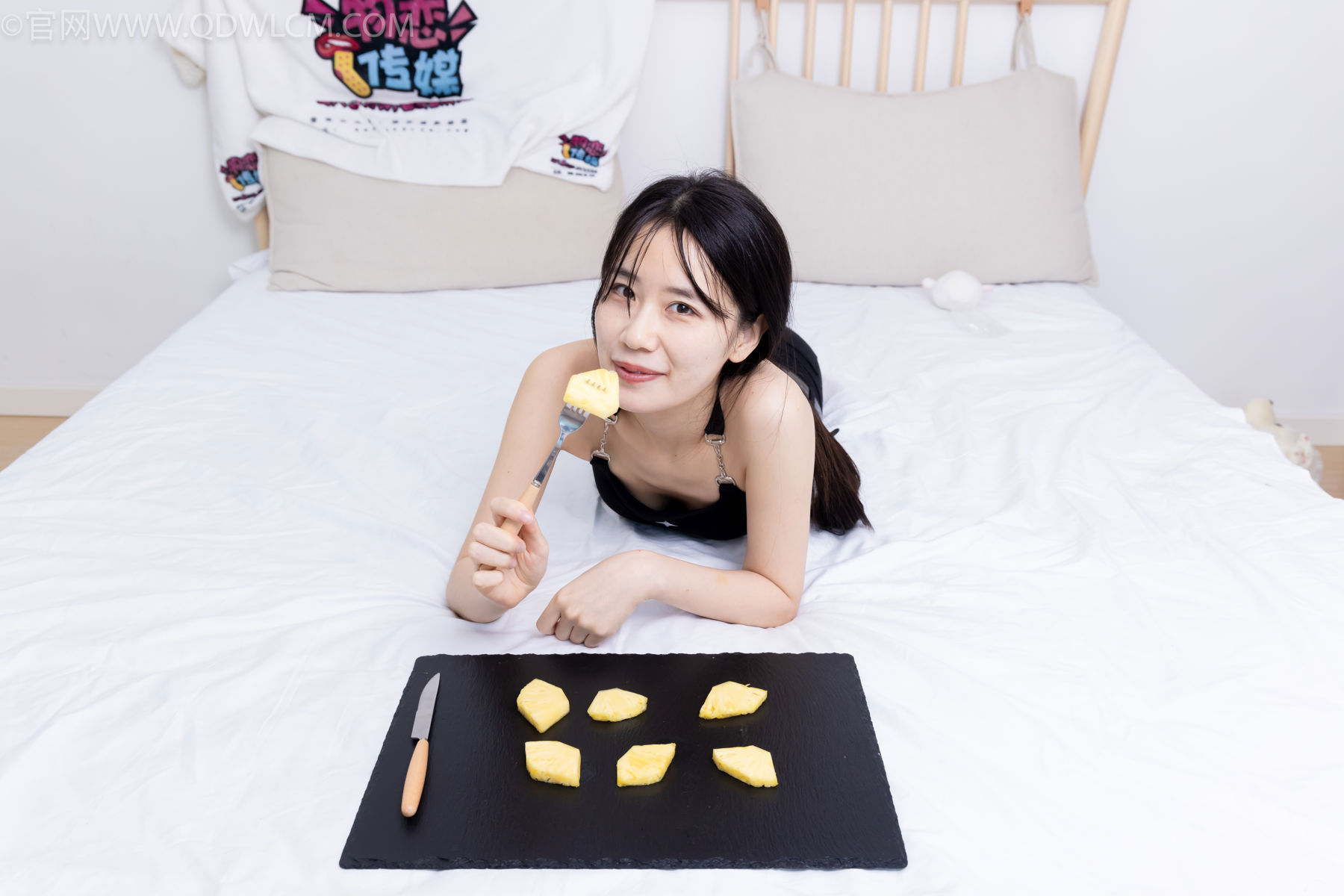 物恋传媒 No.2486 菜菜 - 高跟鞋、厚黑丝、裸足/(284P)