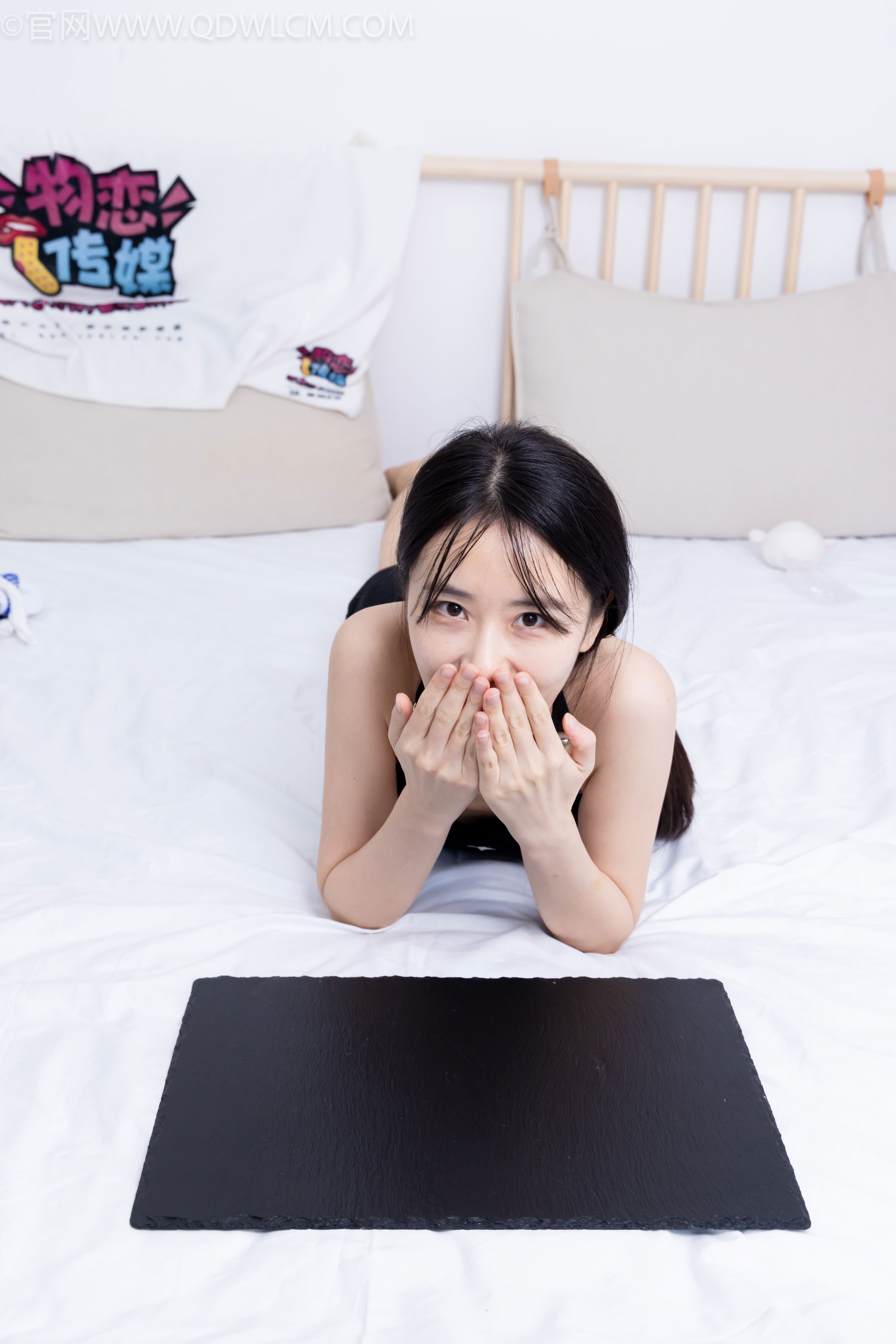 物恋传媒 No.2486 菜菜 - 高跟鞋、厚黑丝、裸足/(284P)