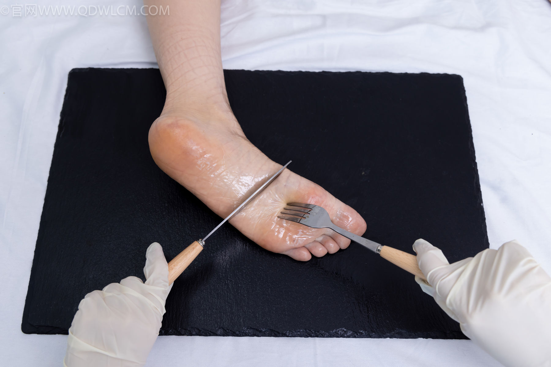 物恋传媒 No.2486 菜菜 - 高跟鞋、厚黑丝、裸足/(284P)