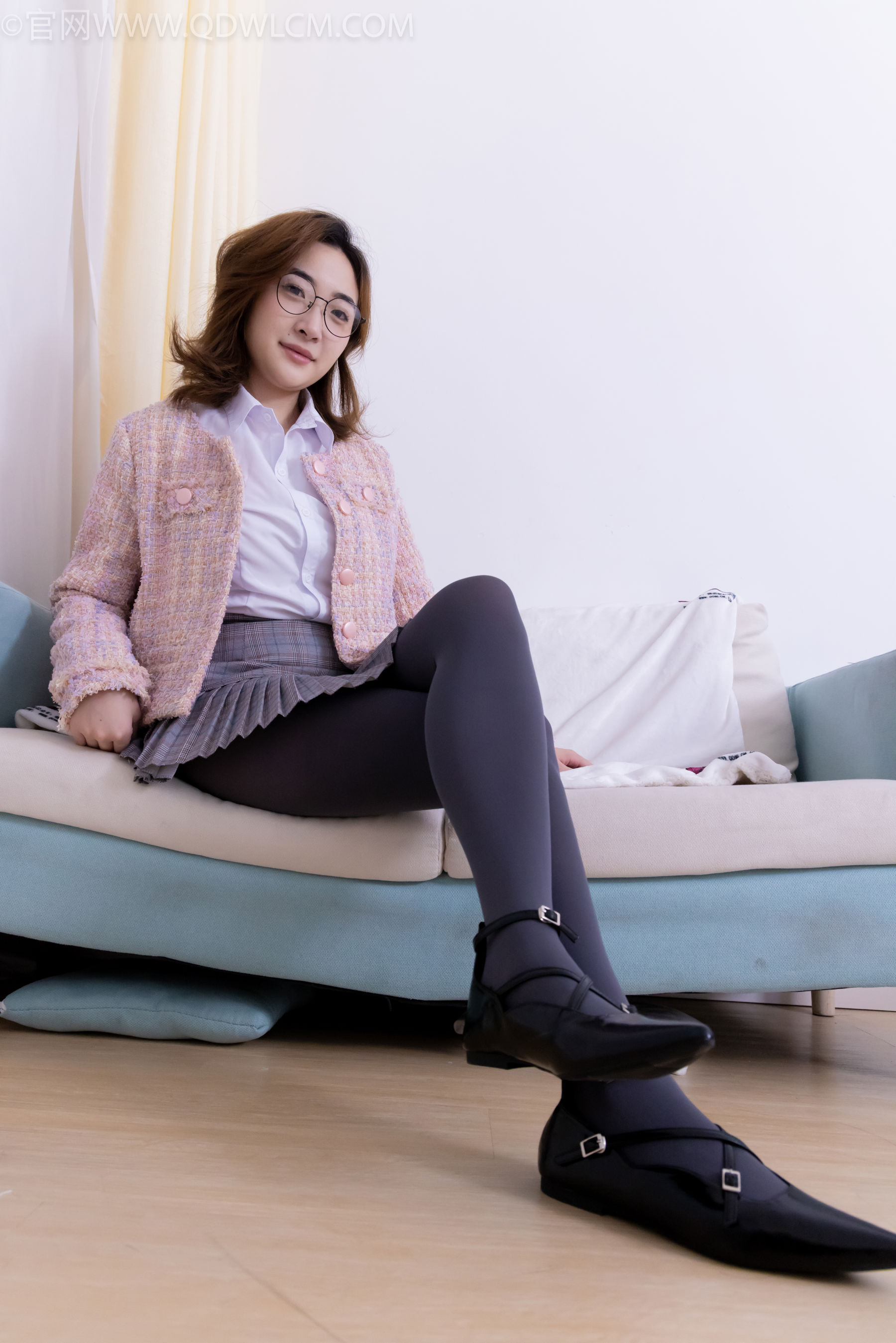 物恋传媒 No.2487 恬恬 - 高跟鞋、厚灰丝、老头乐挠脚剧情/(152P)