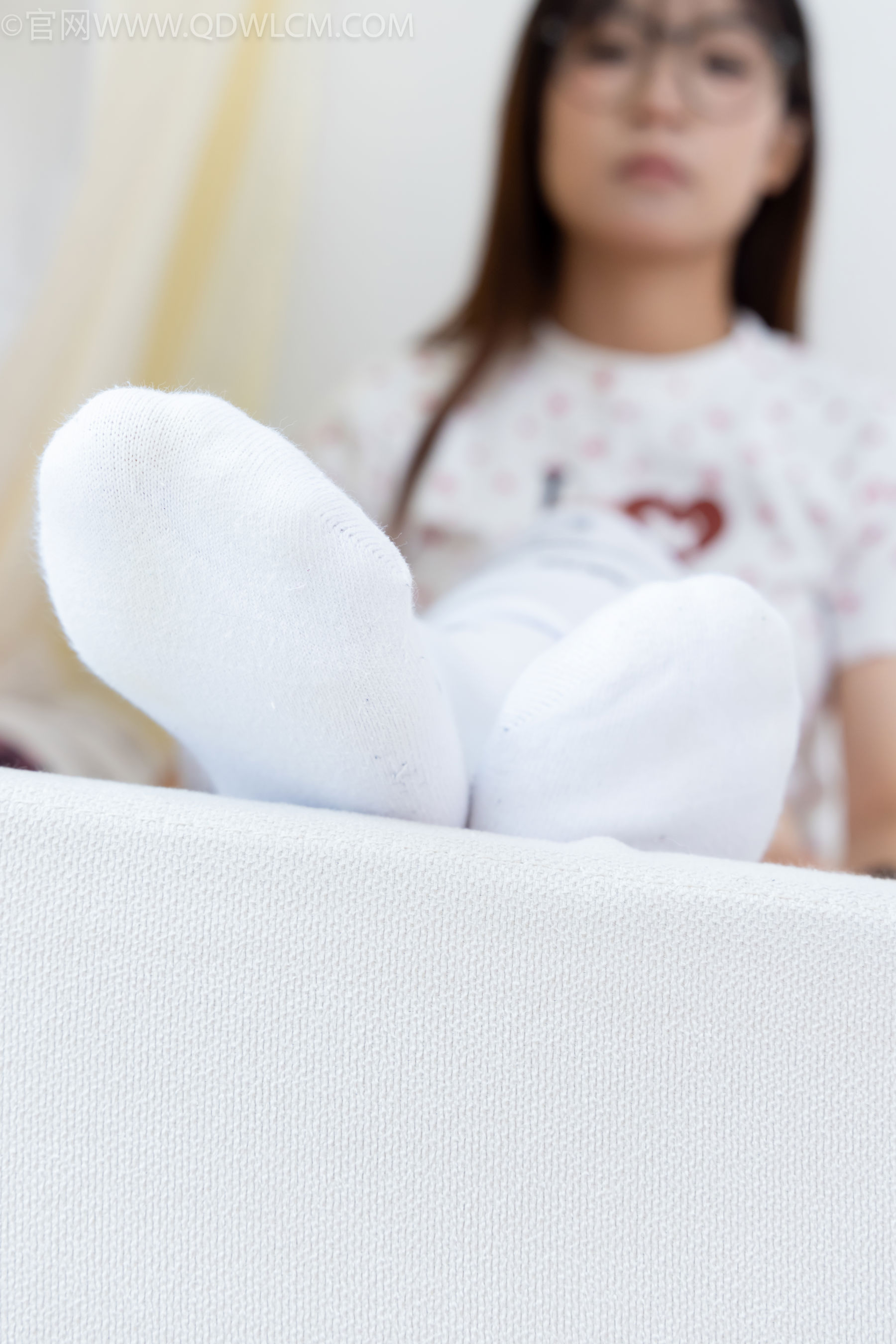 物恋传媒 No.2482 小可 - 运动鞋、白棉袜、裸足/(165P)